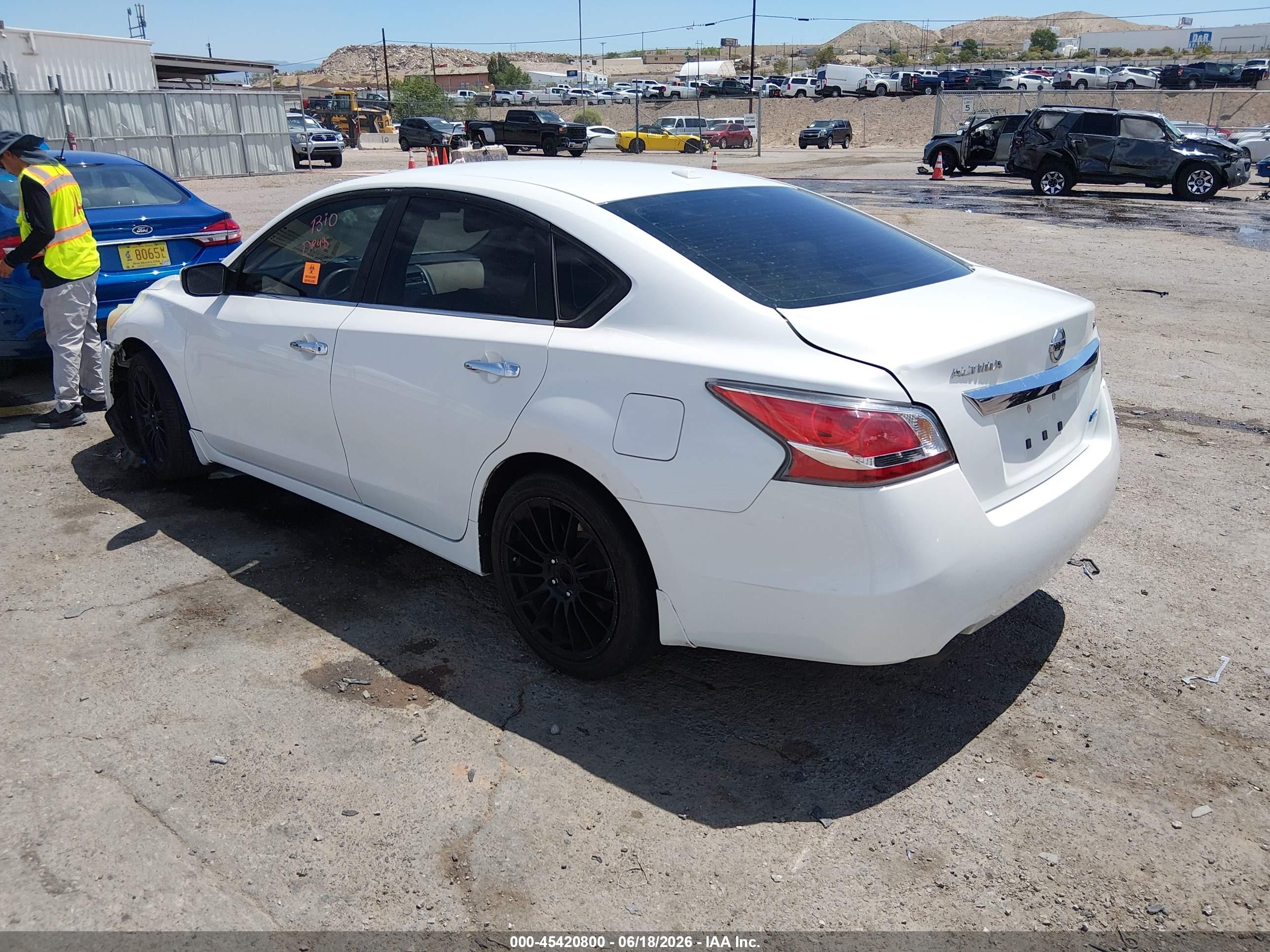 2014 Nissan Altima 2.5 Sv Белый vin: 1N4AL3AP8EN207714