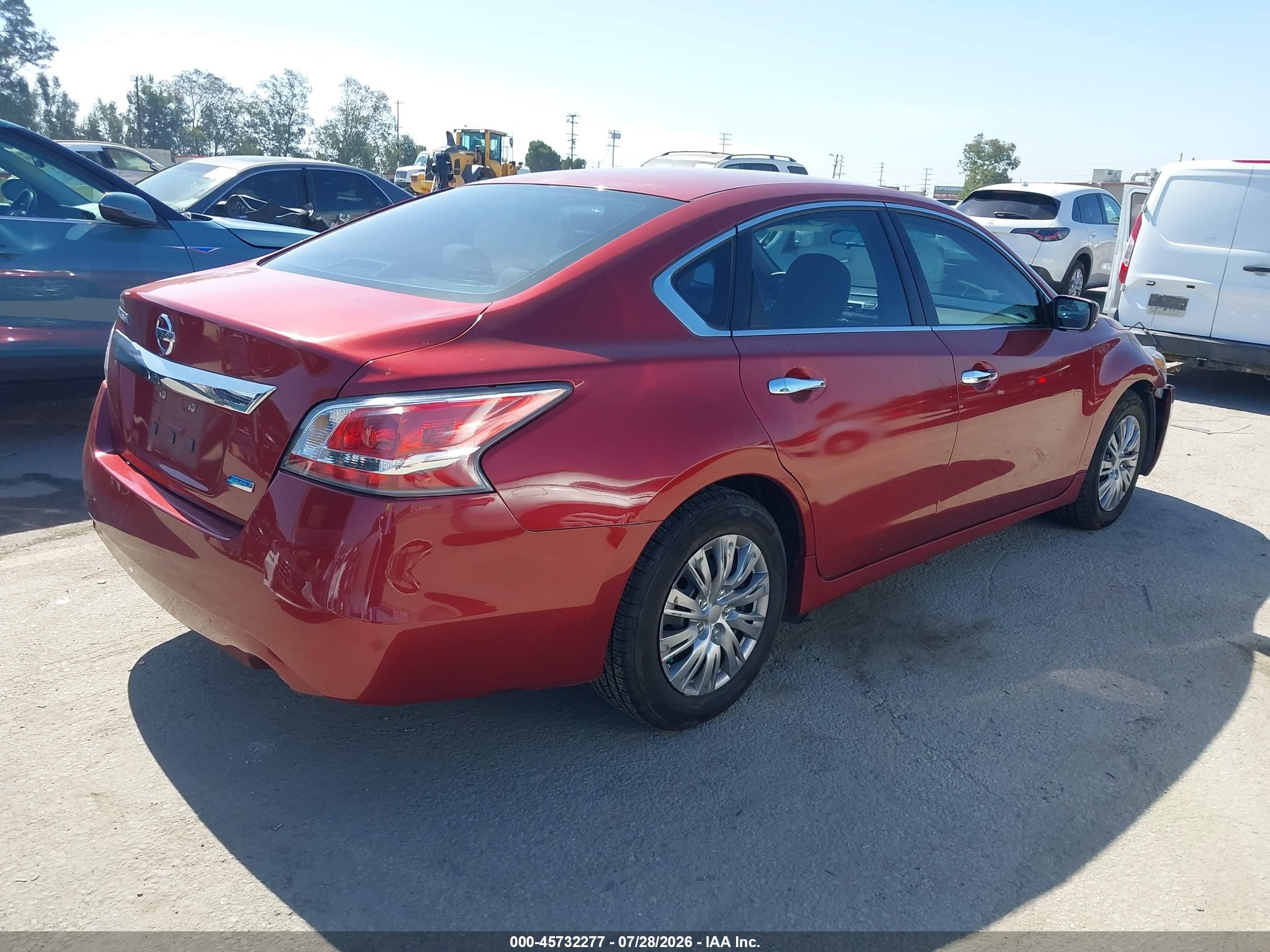 2014 Nissan Altima 2.5 Red vin: 1N4AL3AP8EN210967