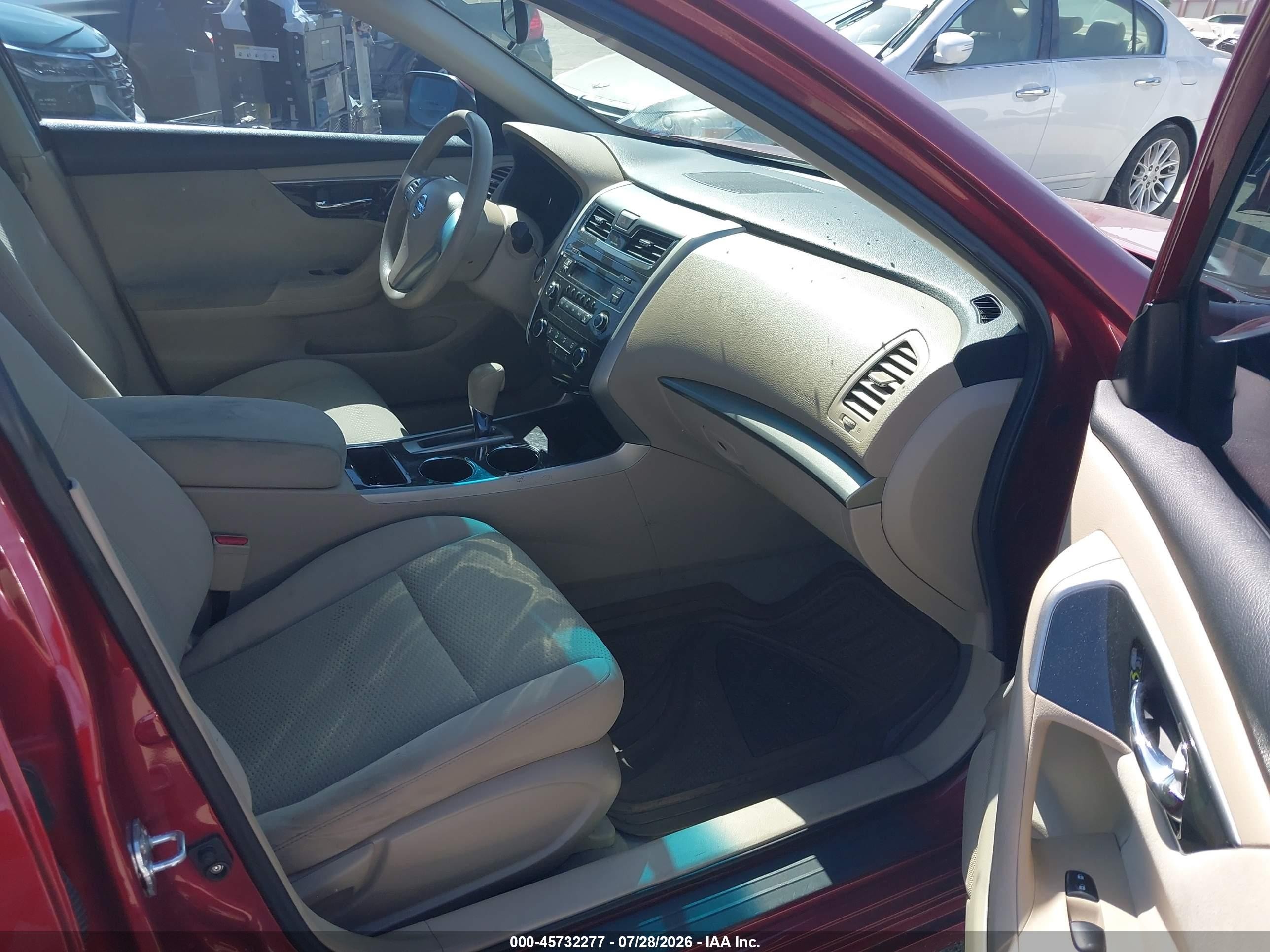 2014 Nissan Altima 2.5 Red vin: 1N4AL3AP8EN210967