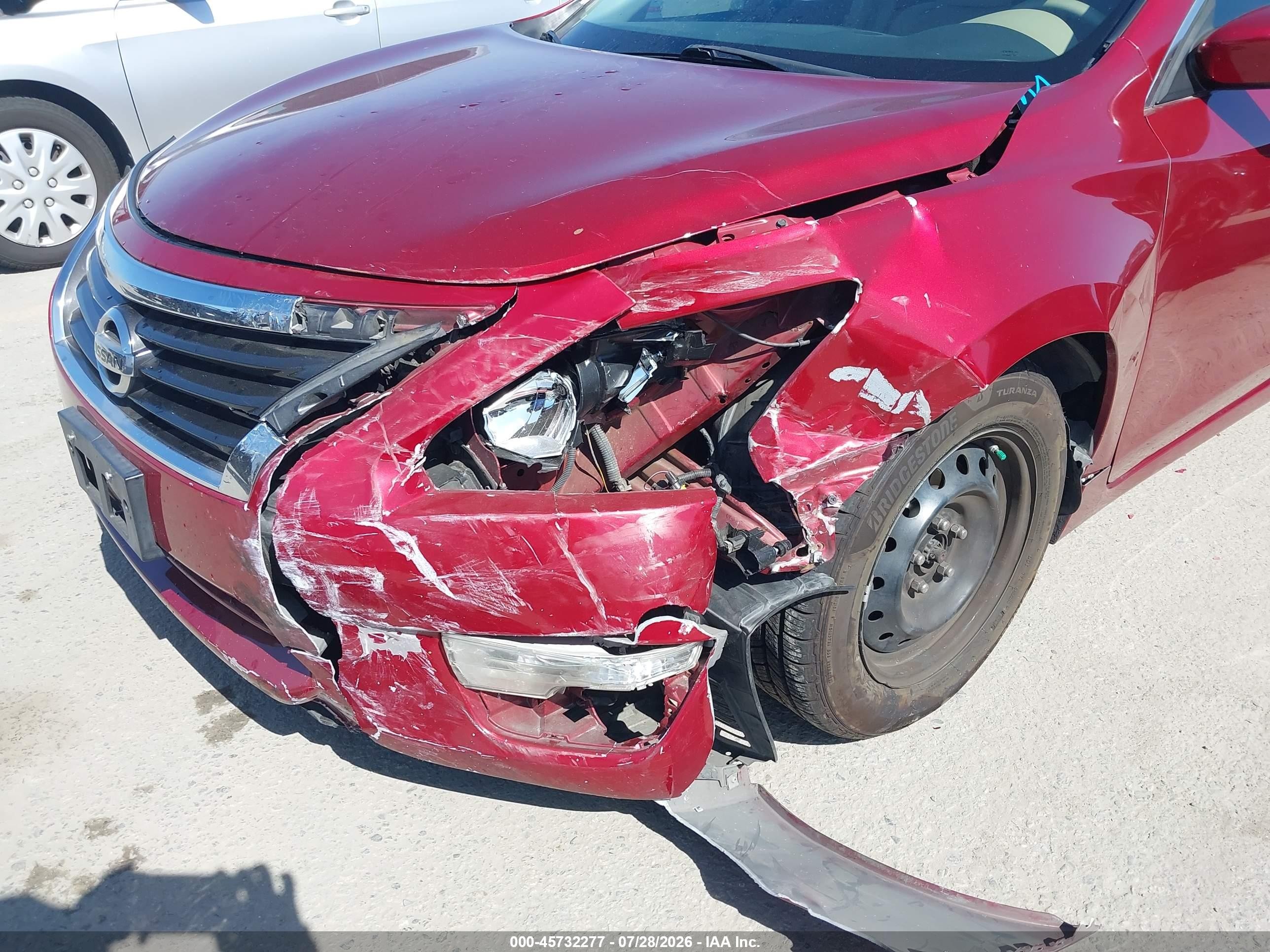 2014 Nissan Altima 2.5 Red vin: 1N4AL3AP8EN210967