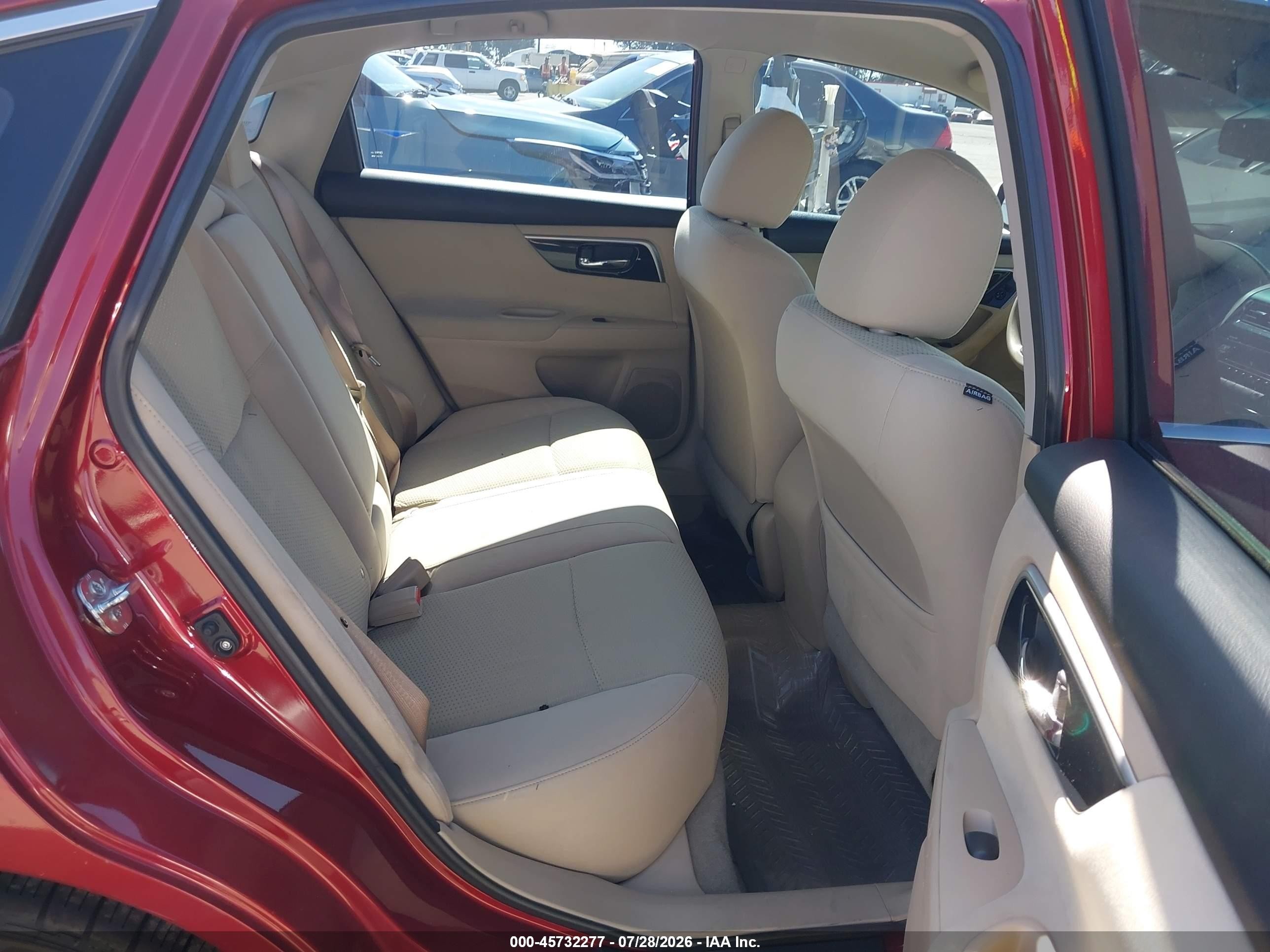 2014 Nissan Altima 2.5 Red vin: 1N4AL3AP8EN210967