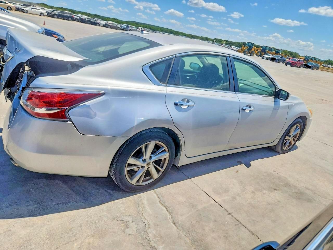 2014 Nissan Altima 2.5 Sv Silver vin: 1N4AL3AP8EN235321