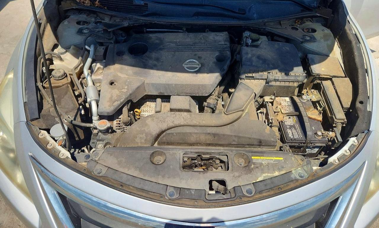 2014 Nissan Altima 2.5 Sv Silver vin: 1N4AL3AP8EN235321