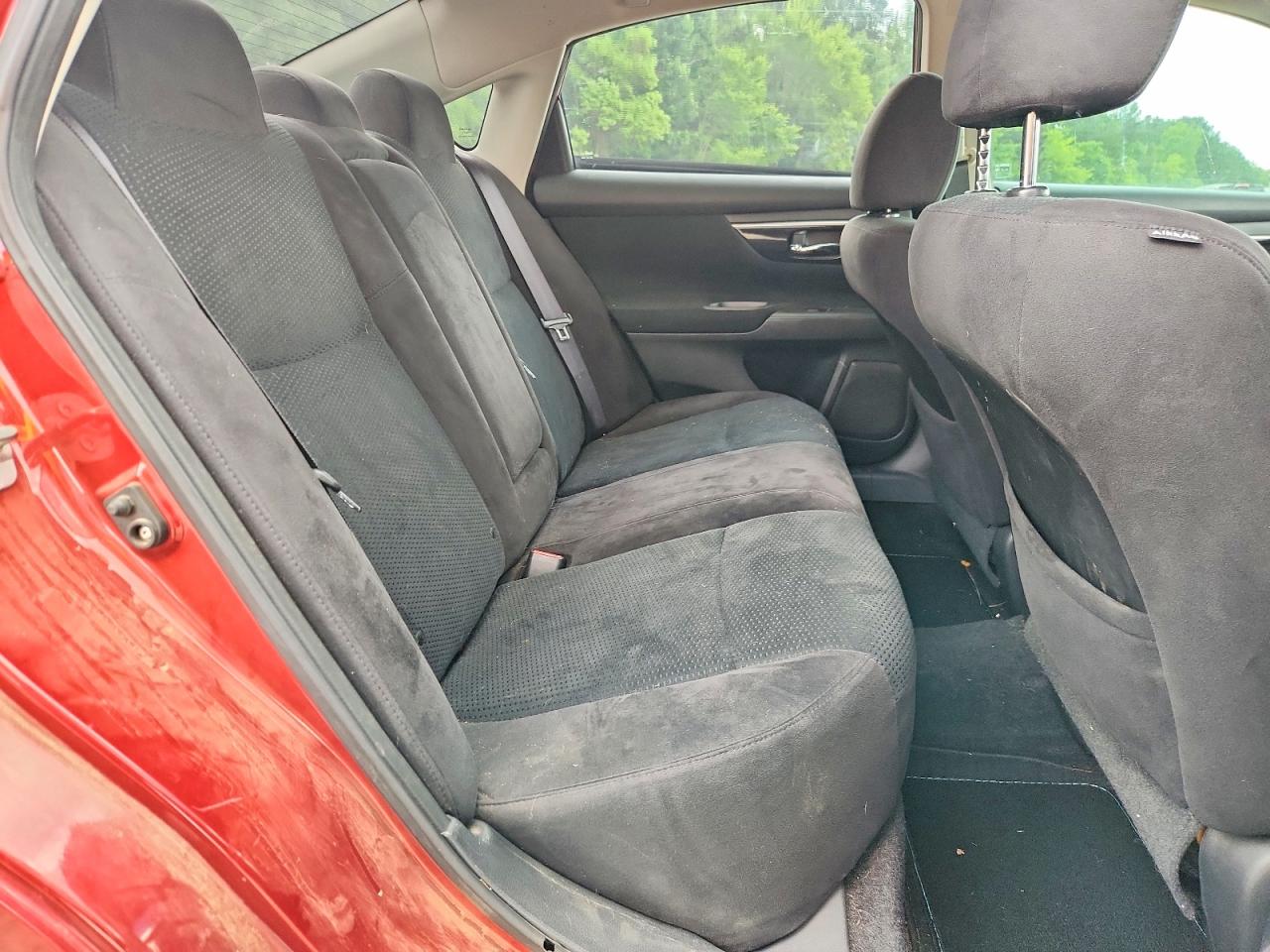 2014 Nissan Altima 2.5 S Red vin: 1N4AL3AP8EN239899
