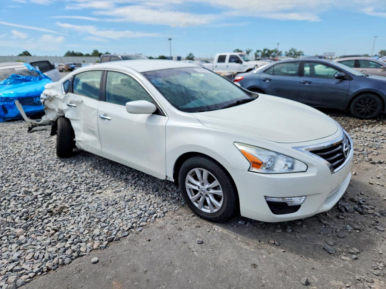2014 Nissan Altima 2.5 S White vin: 1N4AL3AP8EN247517