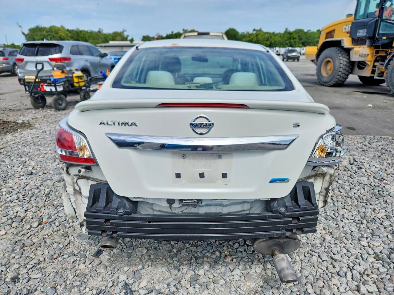2014 Nissan Altima 2.5 S White vin: 1N4AL3AP8EN247517
