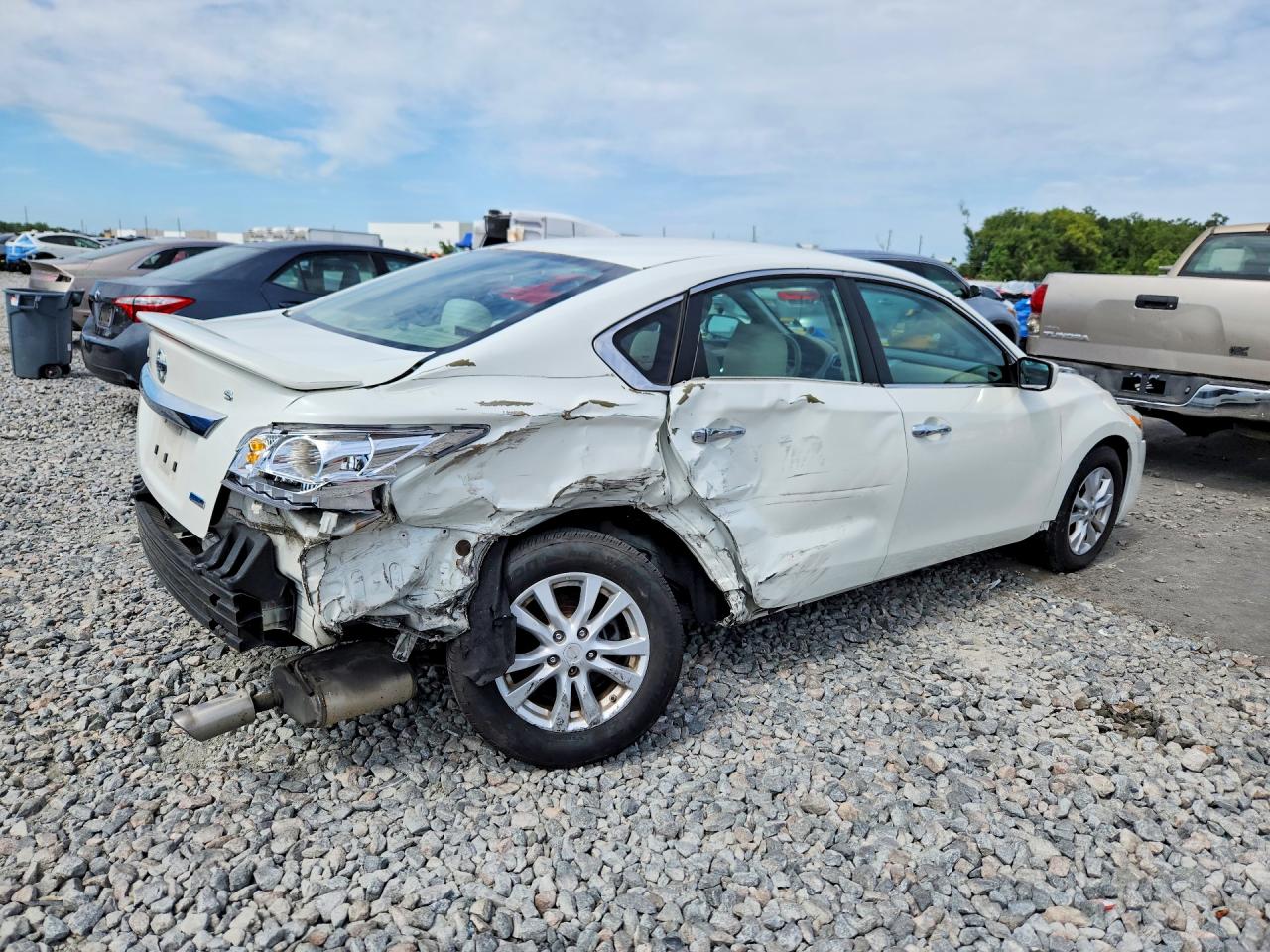 2014 Nissan Altima 2.5 S White vin: 1N4AL3AP8EN247517