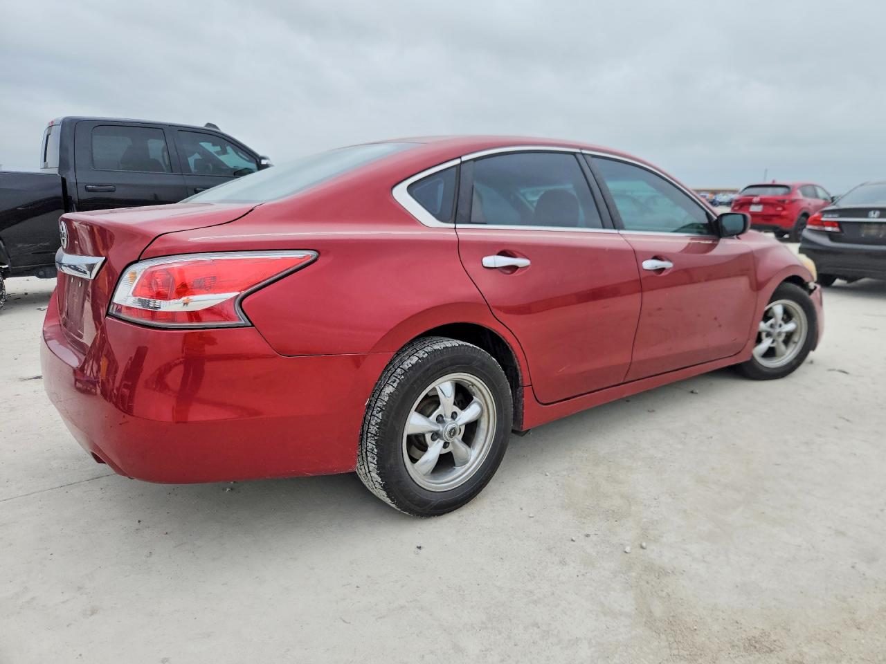 2014 Nissan Altima 2.5 S Red vin: 1N4AL3AP8EN341008