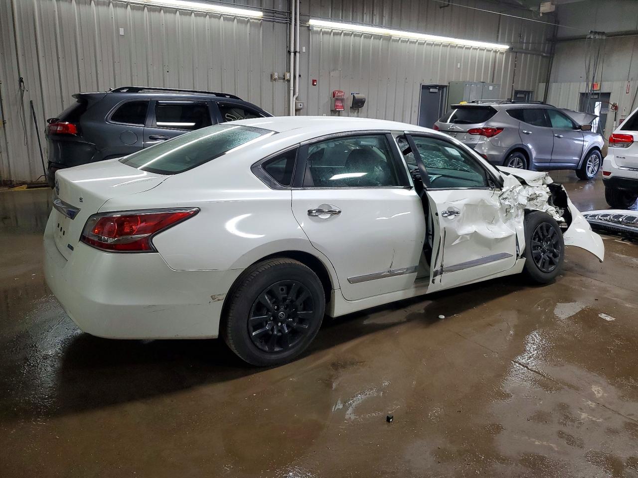 2014 Nissan Altima 2.5 S White vin: 1N4AL3AP8EN341669