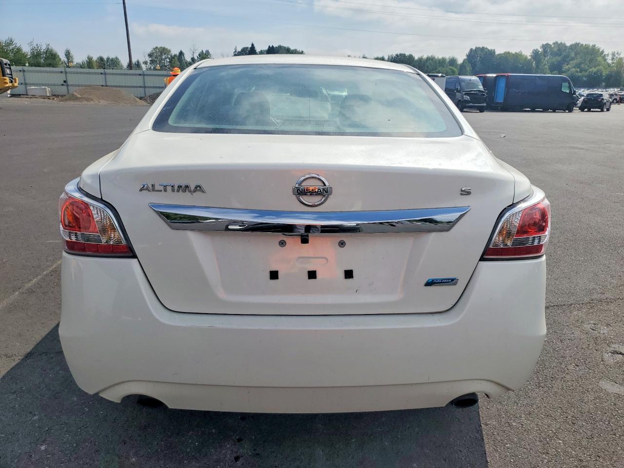 2014 Nissan Altima 2.5 S White vin: 1N4AL3AP8EN347228