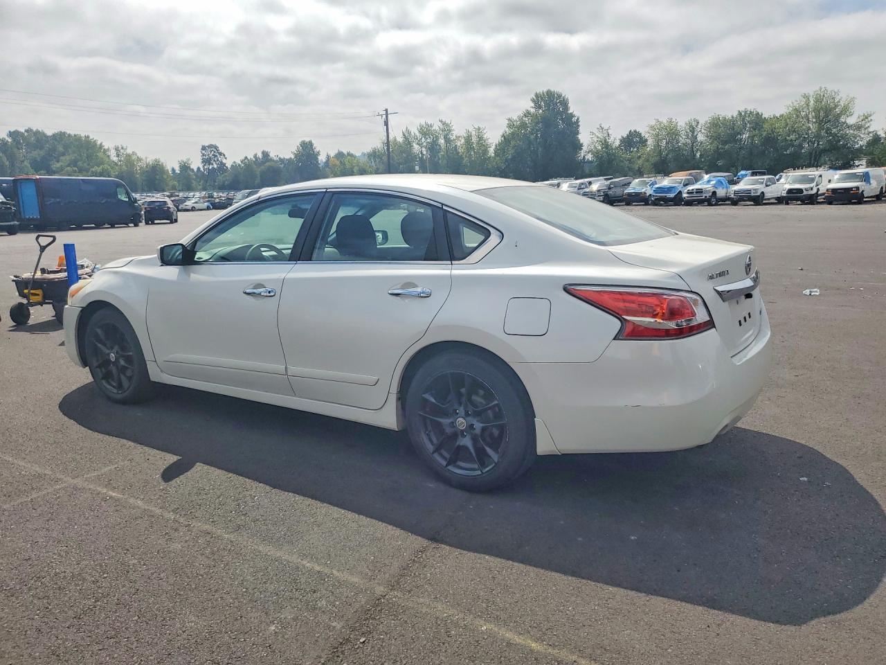 2014 Nissan Altima 2.5 S White vin: 1N4AL3AP8EN347228