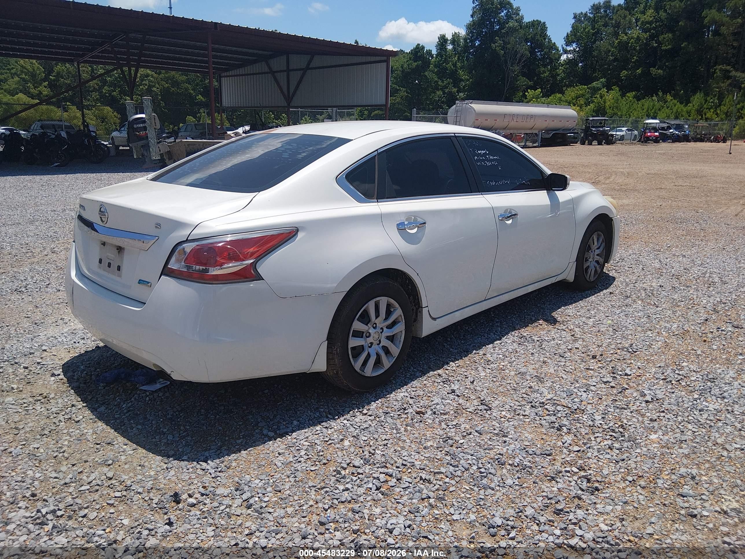 2014 Nissan Altima 2.5 S White vin: 1N4AL3AP8EN352056