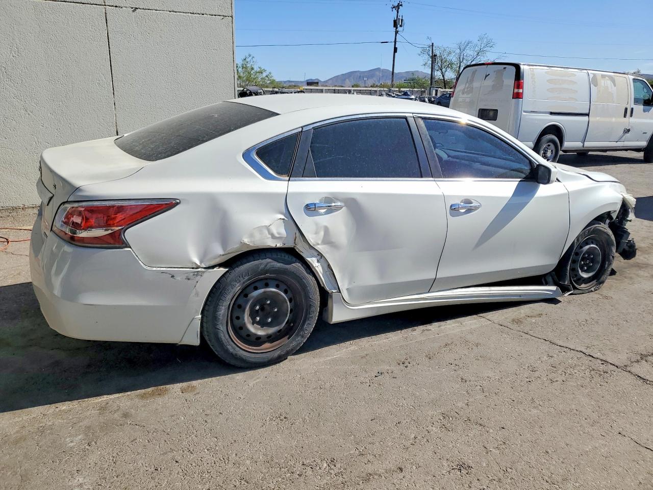 2014 Nissan Altima 2.5 S White vin: 1N4AL3AP8EN366099