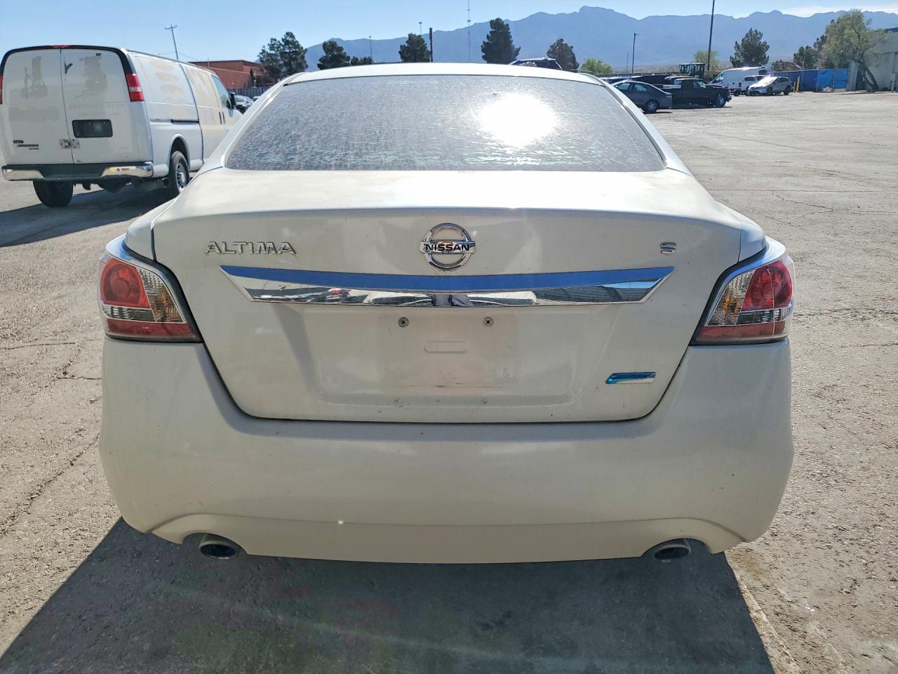 2014 Nissan Altima 2.5 S White vin: 1N4AL3AP8EN366099