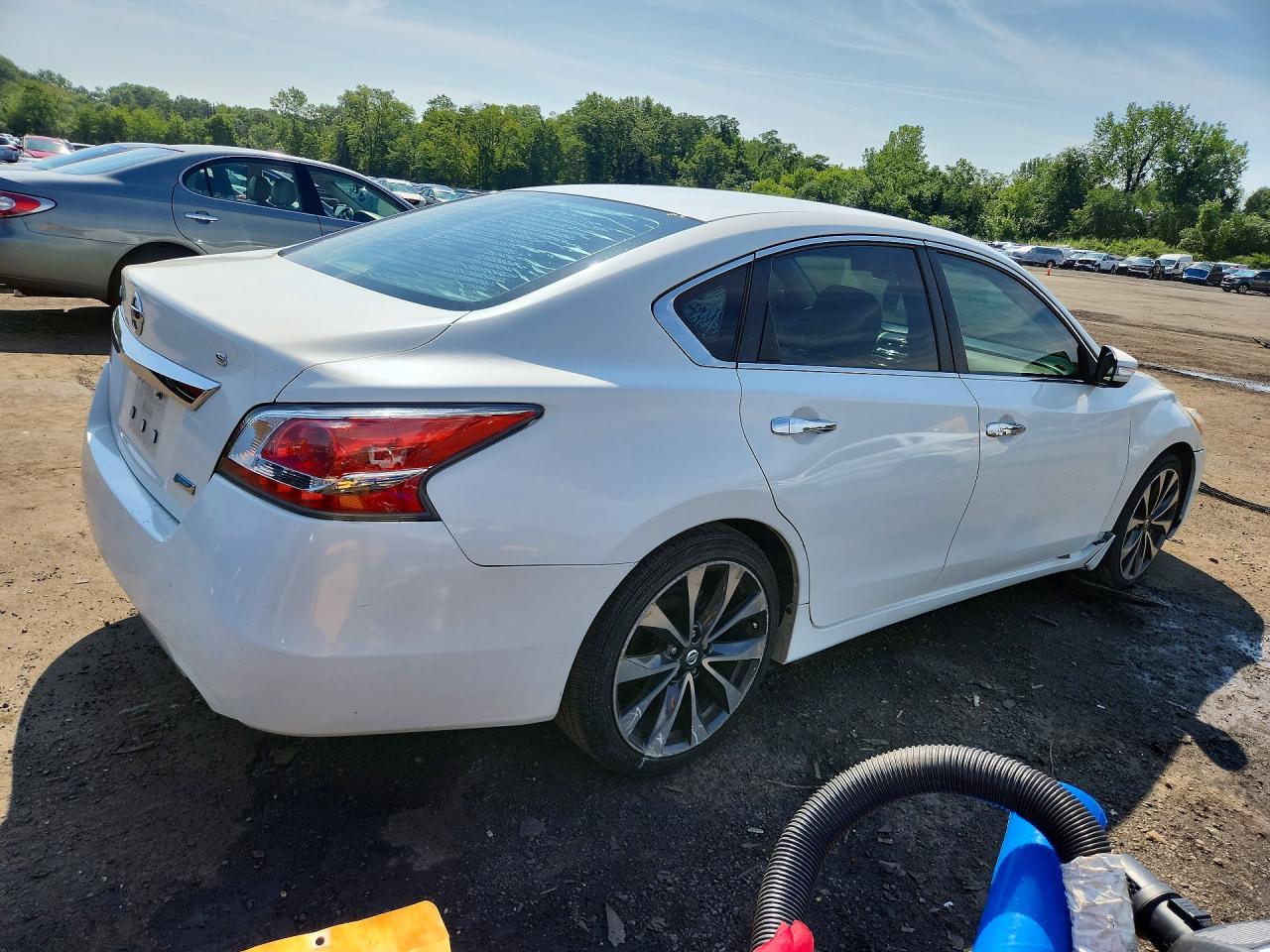 2014 Nissan Altima 2.5 S White vin: 1N4AL3AP8EN369942