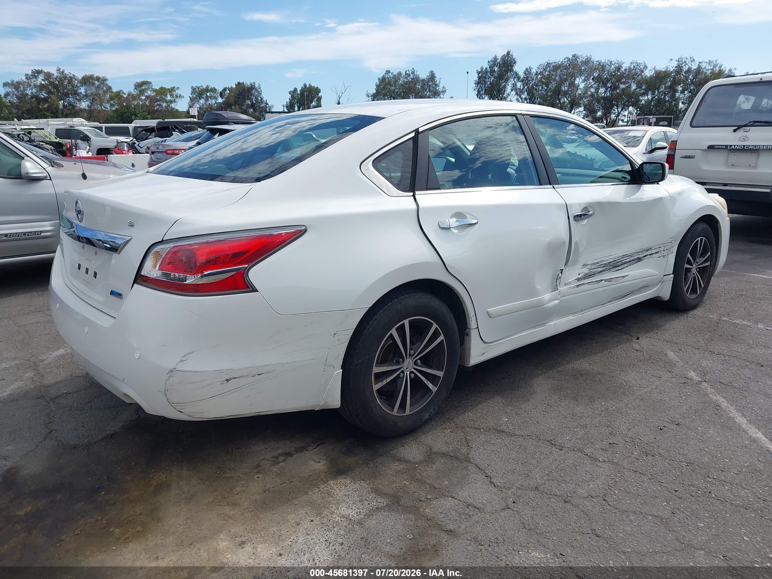 2014 Nissan Altima 2.5 S White vin: 1N4AL3AP8EN378012