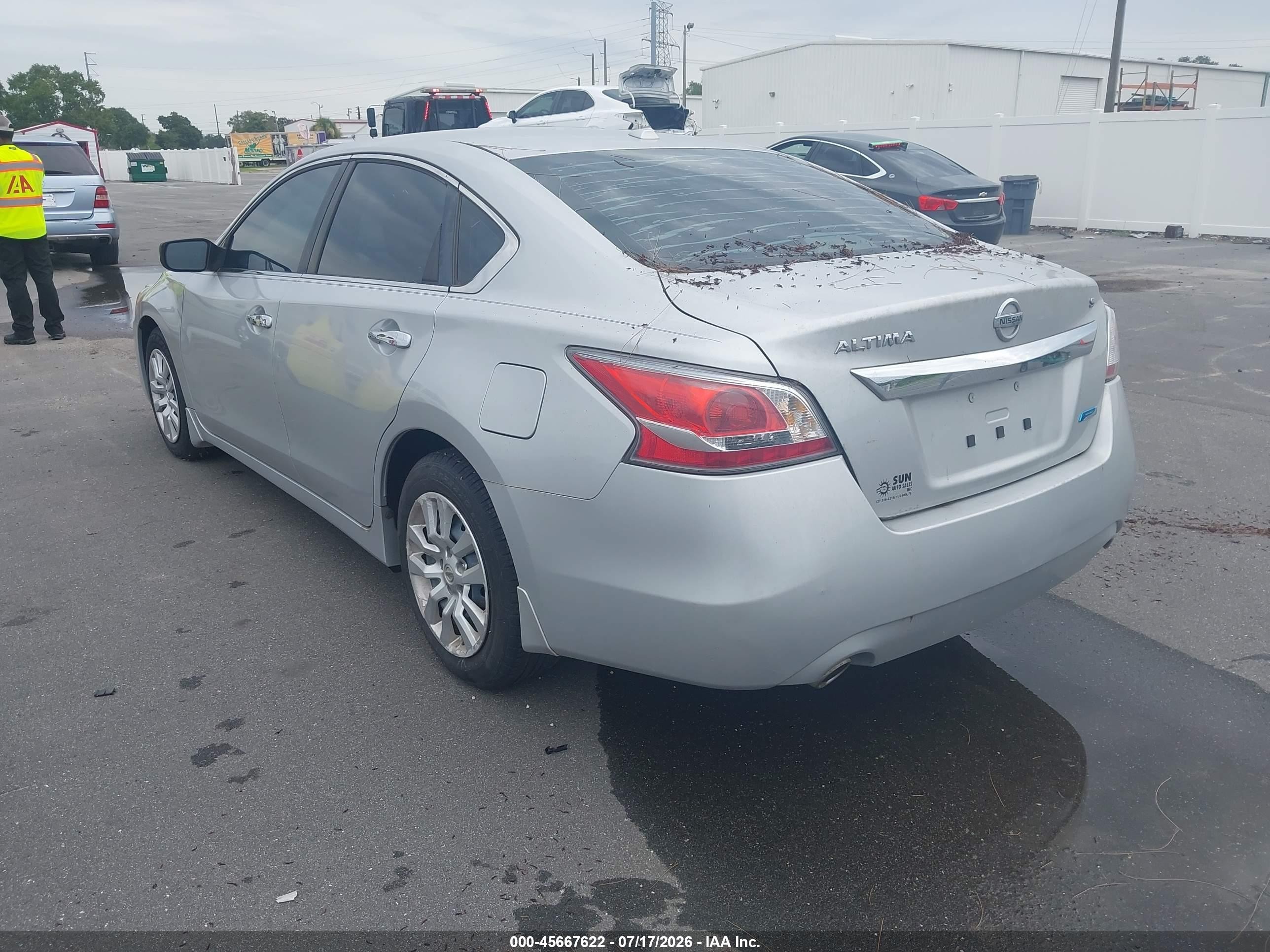 2014 Nissan Altima 2.5 S Silver vin: 1N4AL3AP8EN388880