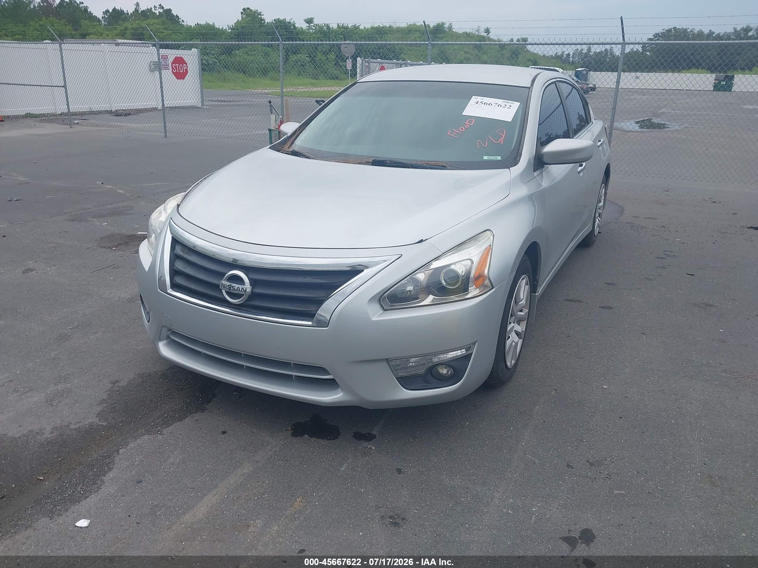 2014 Nissan Altima 2.5 S Silver vin: 1N4AL3AP8EN388880