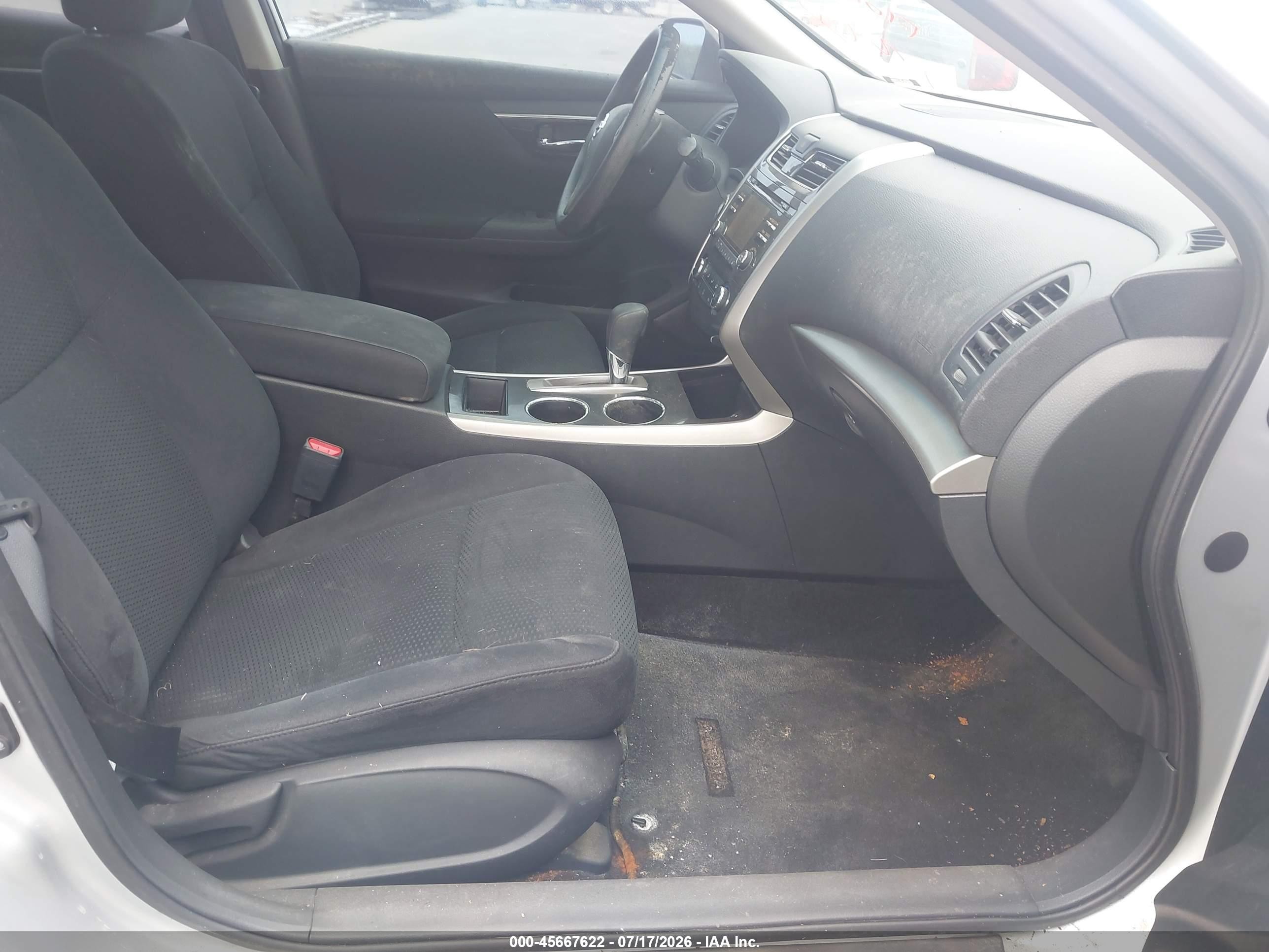 2014 Nissan Altima 2.5 S Silver vin: 1N4AL3AP8EN388880