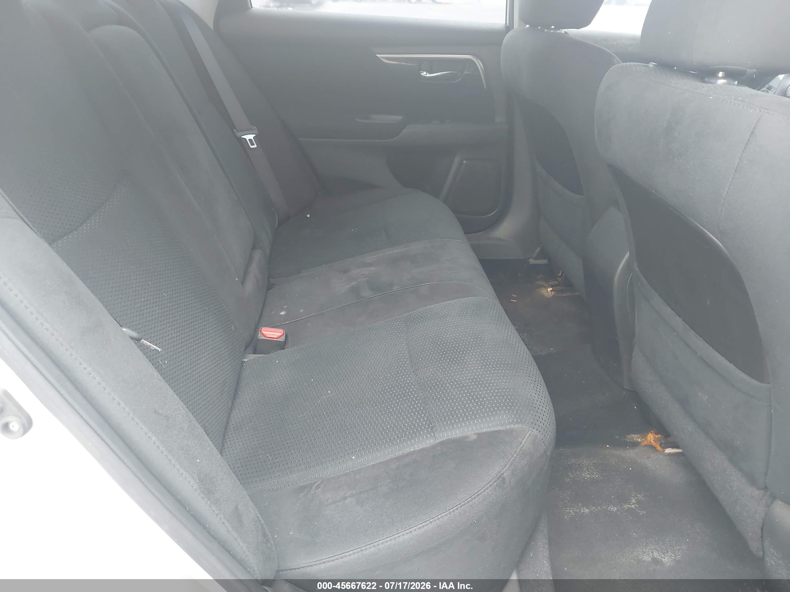 2014 Nissan Altima 2.5 S Silver vin: 1N4AL3AP8EN388880