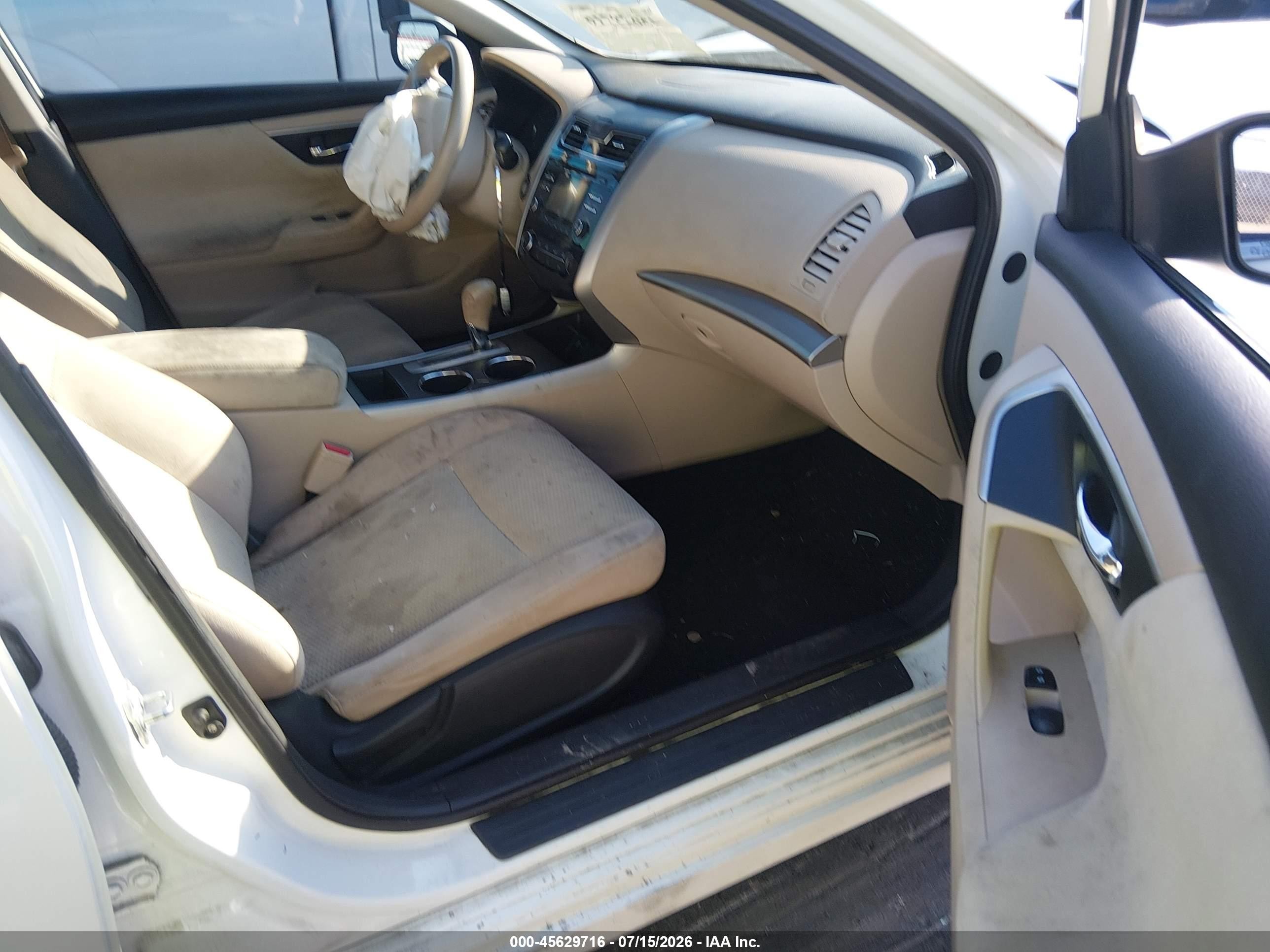 2015 Nissan Altima 2.5 S White vin: 1N4AL3AP8FC104774