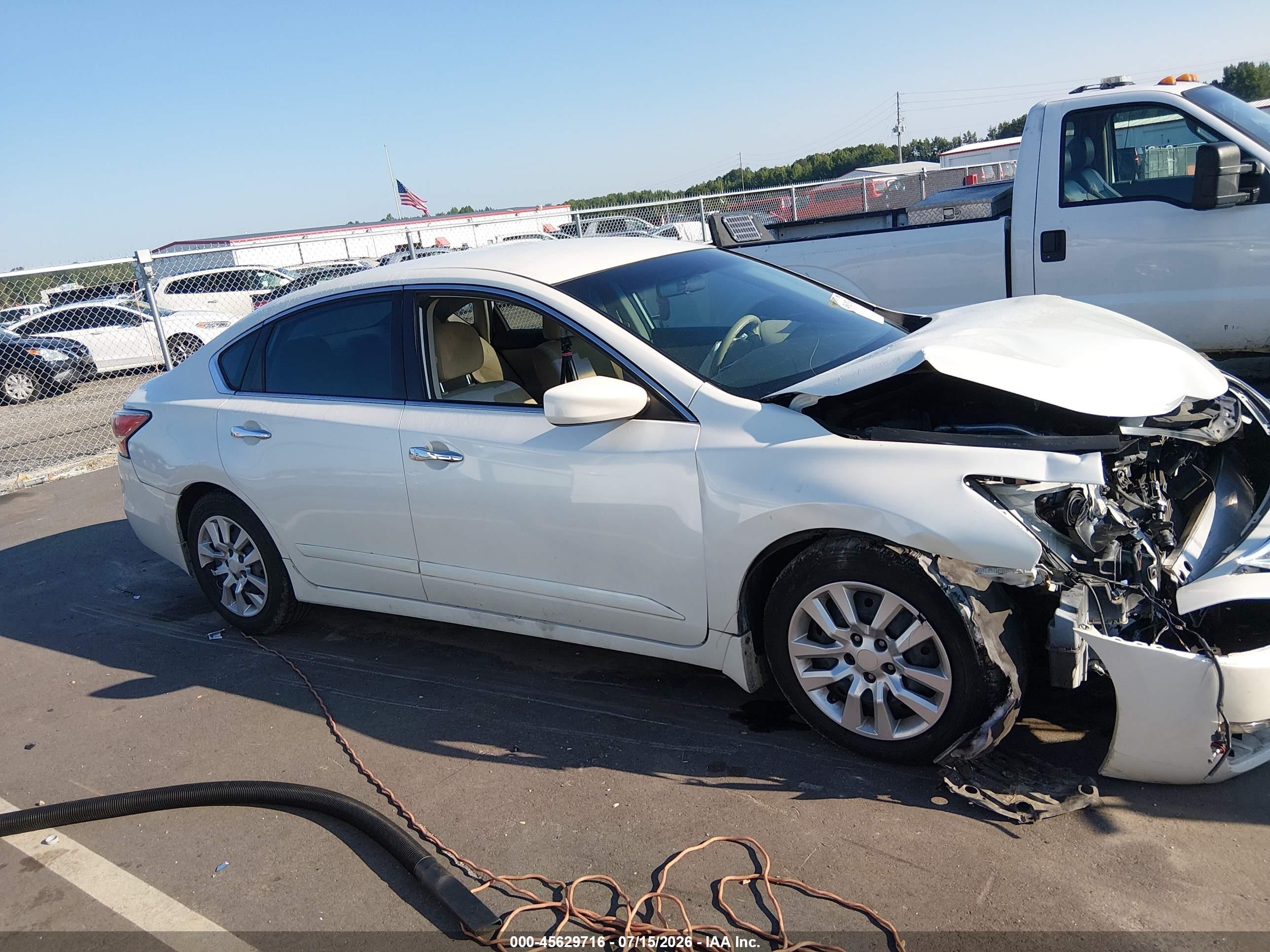 2015 Nissan Altima 2.5 S White vin: 1N4AL3AP8FC104774