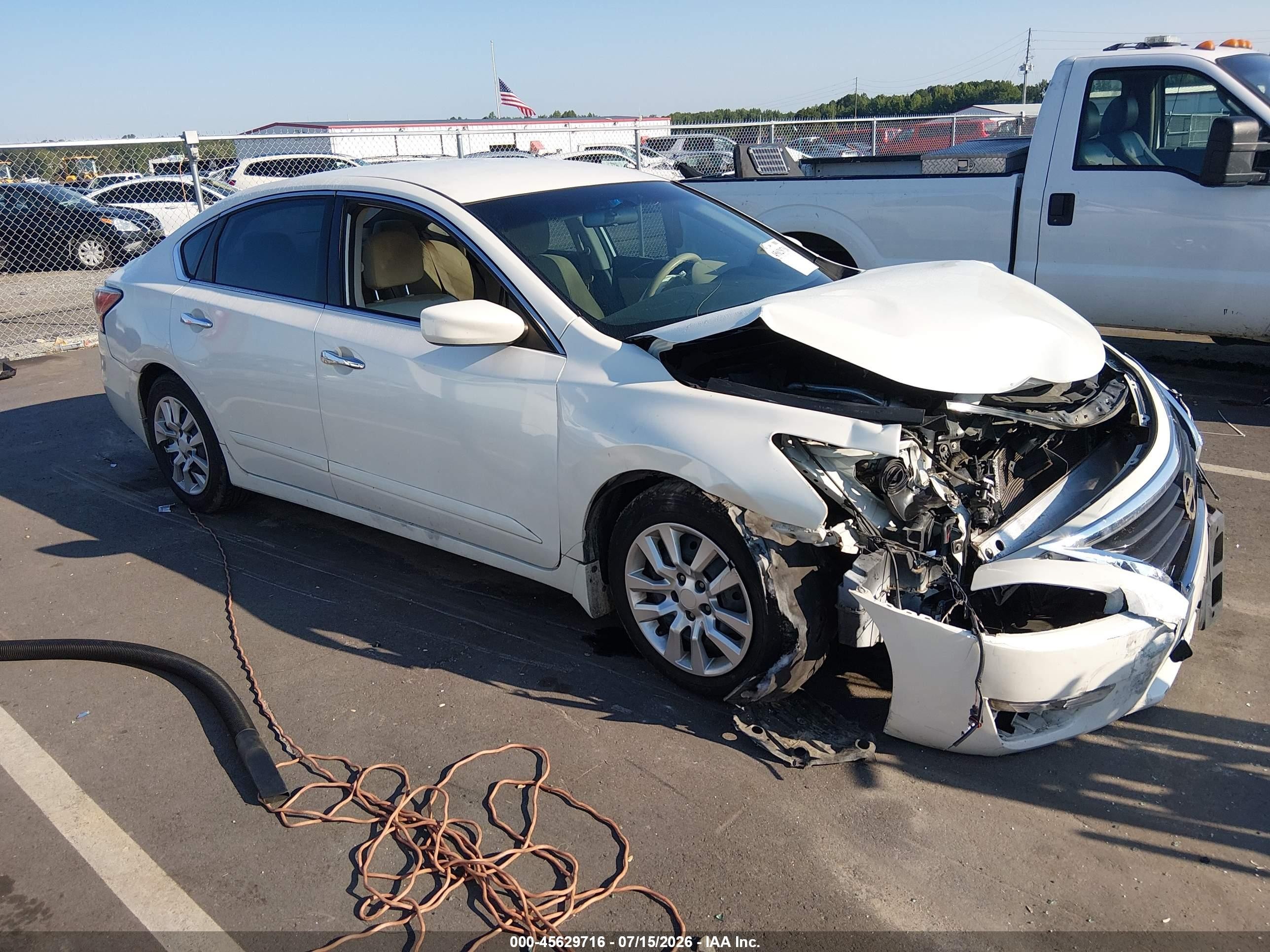 2015 Nissan Altima 2.5 S White vin: 1N4AL3AP8FC104774