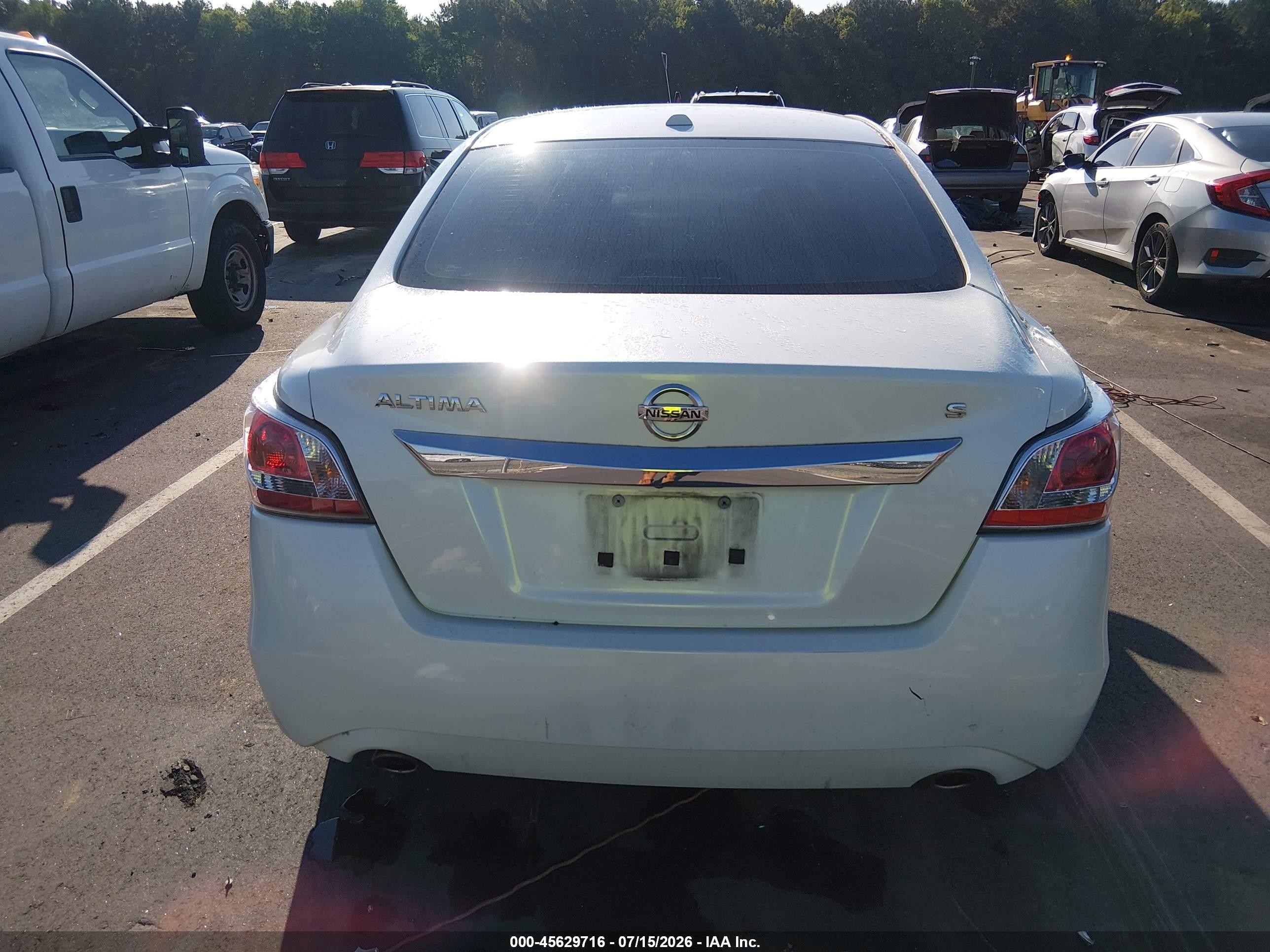 2015 Nissan Altima 2.5 S White vin: 1N4AL3AP8FC104774