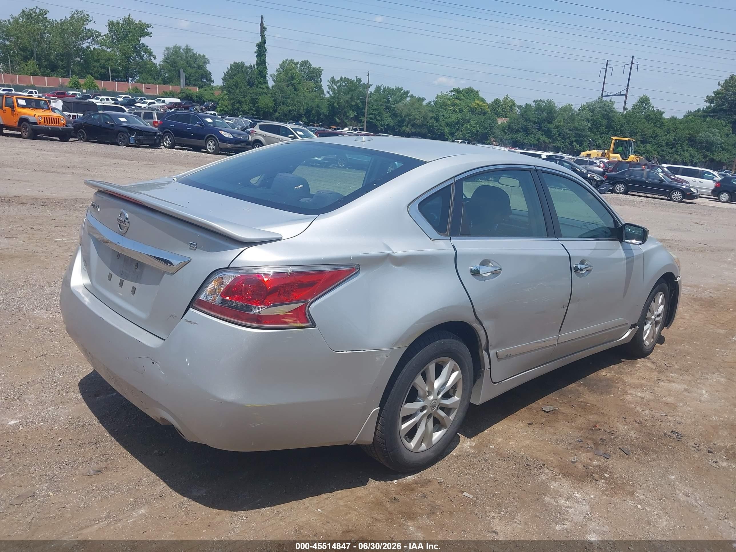 2015 Nissan Altima 2.5 S Silver vin: 1N4AL3AP8FC110929