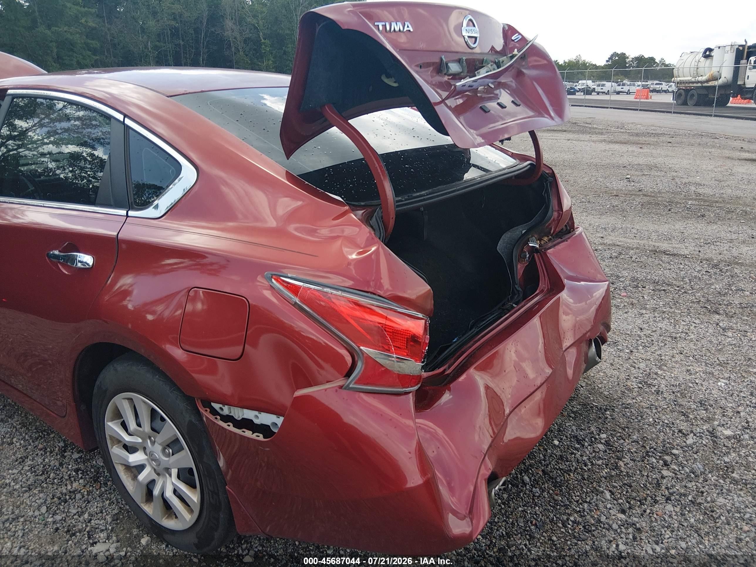 2015 Nissan Altima 2.5 S Red vin: 1N4AL3AP8FC126743