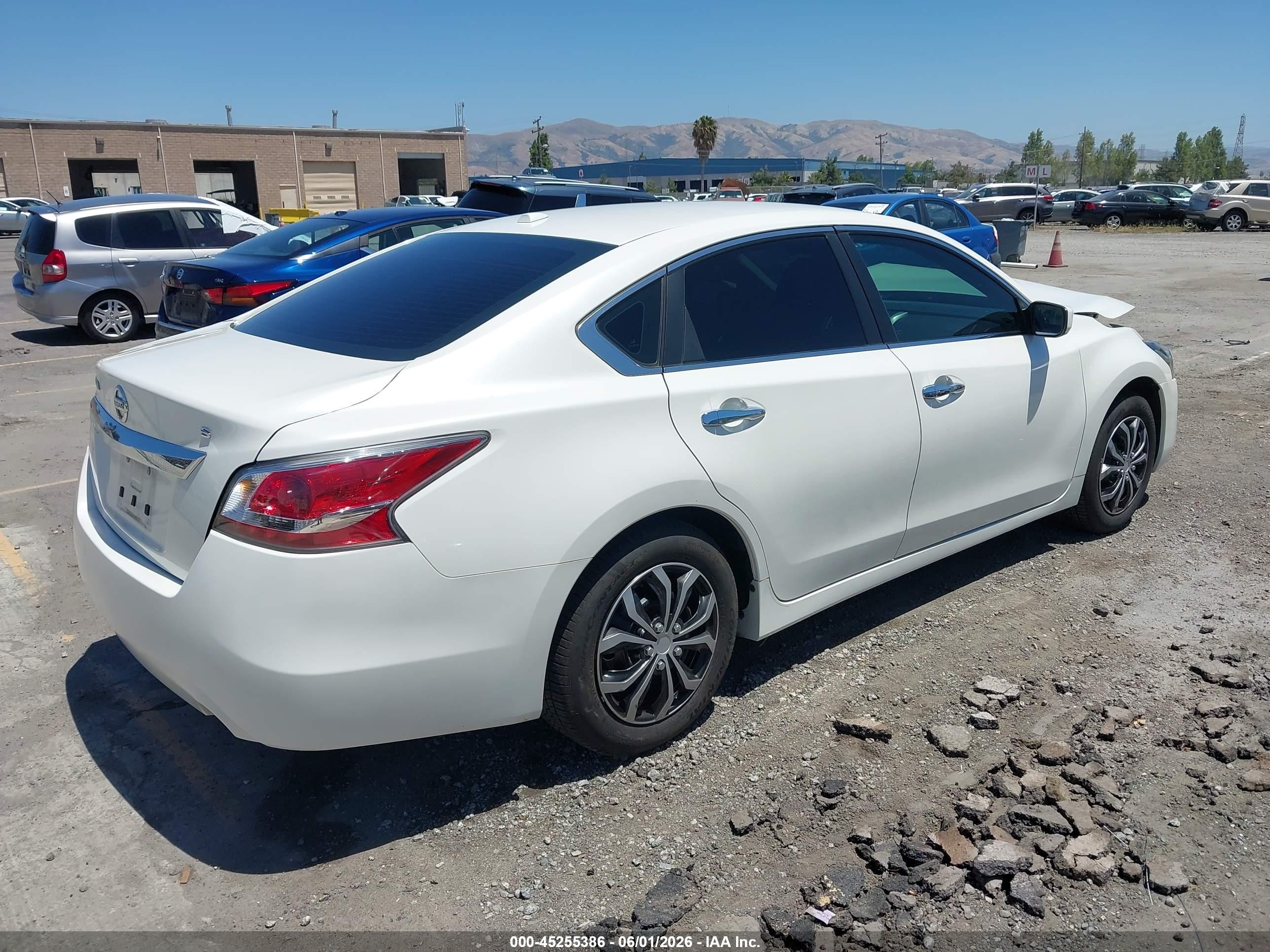 2015 Nissan Altima 2.5/2.5 S/2.5 Sl/2.5 Sv White vin: 1N4AL3AP8FC127259