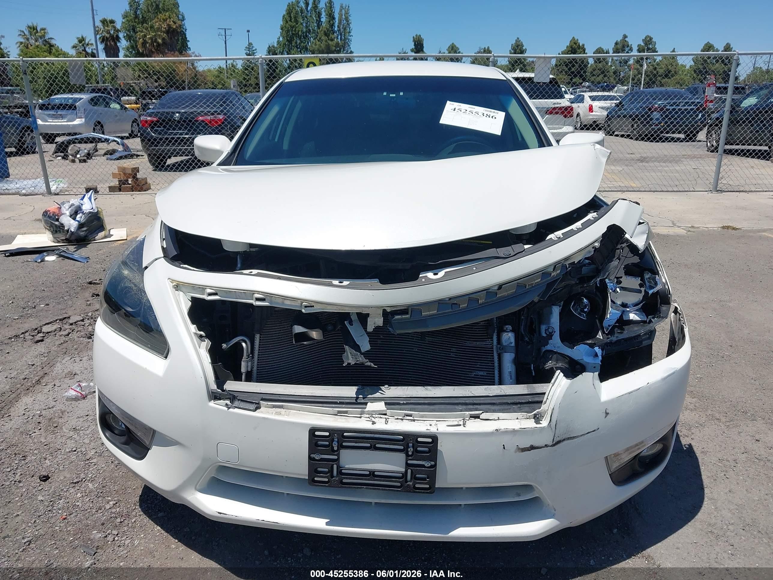 2015 Nissan Altima 2.5/2.5 S/2.5 Sl/2.5 Sv White vin: 1N4AL3AP8FC127259
