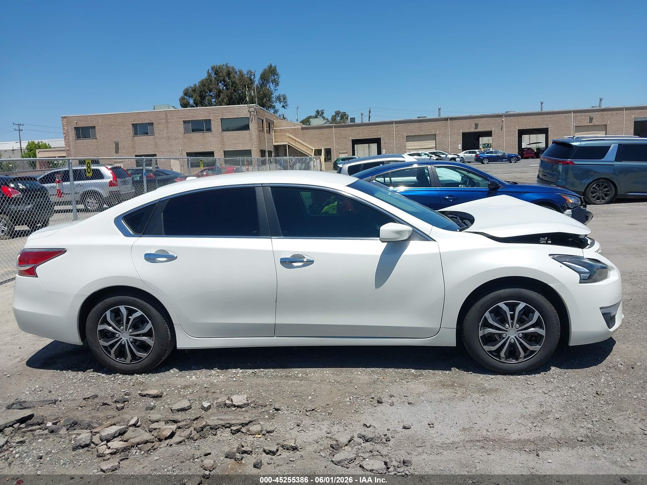 2015 Nissan Altima 2.5/2.5 S/2.5 Sl/2.5 Sv White vin: 1N4AL3AP8FC127259