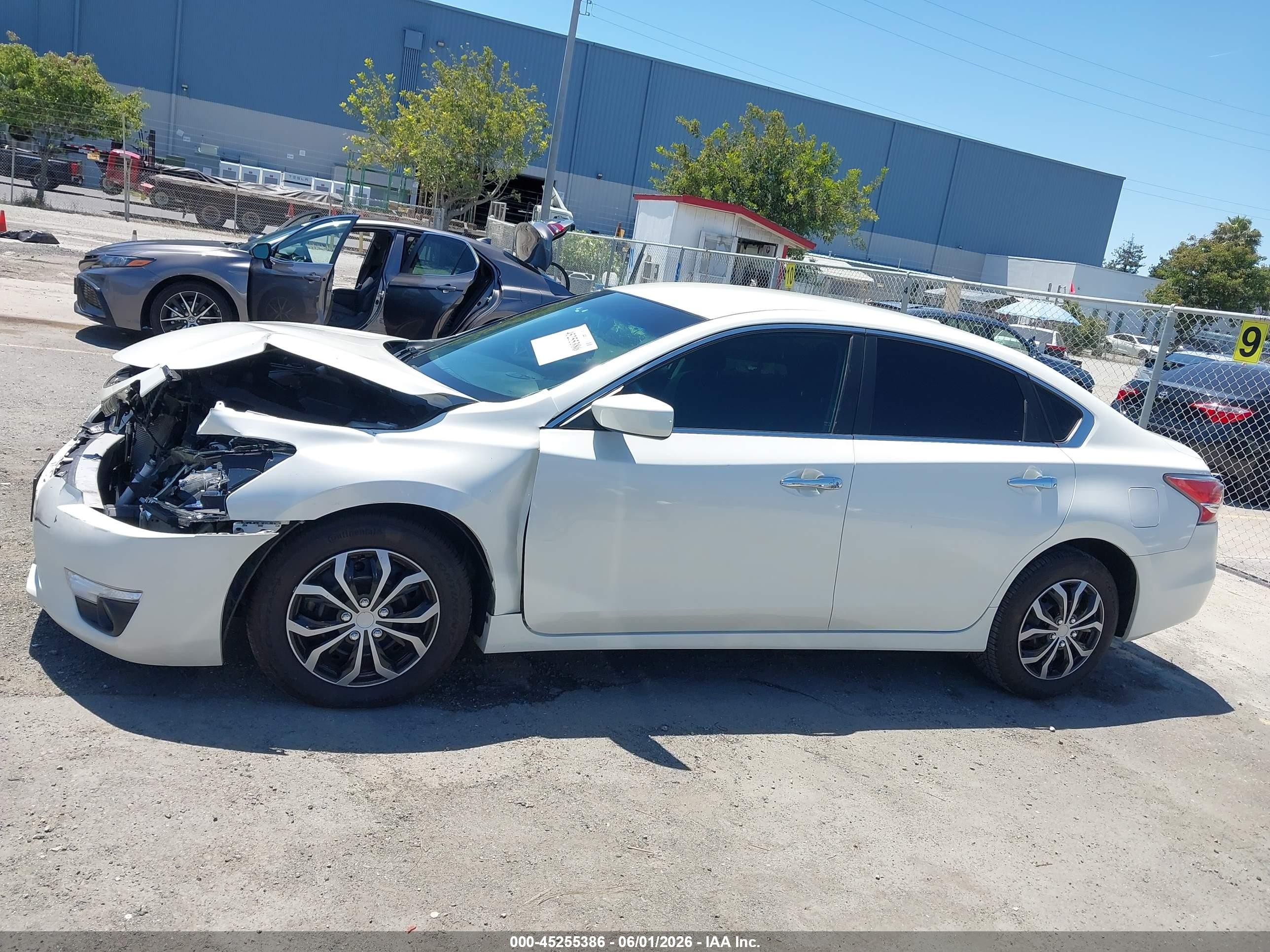 2015 Nissan Altima 2.5/2.5 S/2.5 Sl/2.5 Sv White vin: 1N4AL3AP8FC127259
