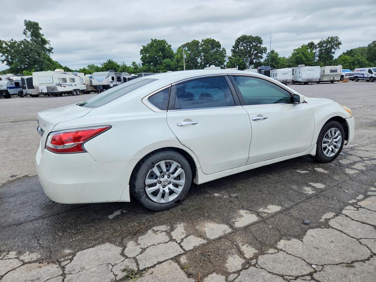 2015 Nissan Altima 2.5 S White vin: 1N4AL3AP8FC179572