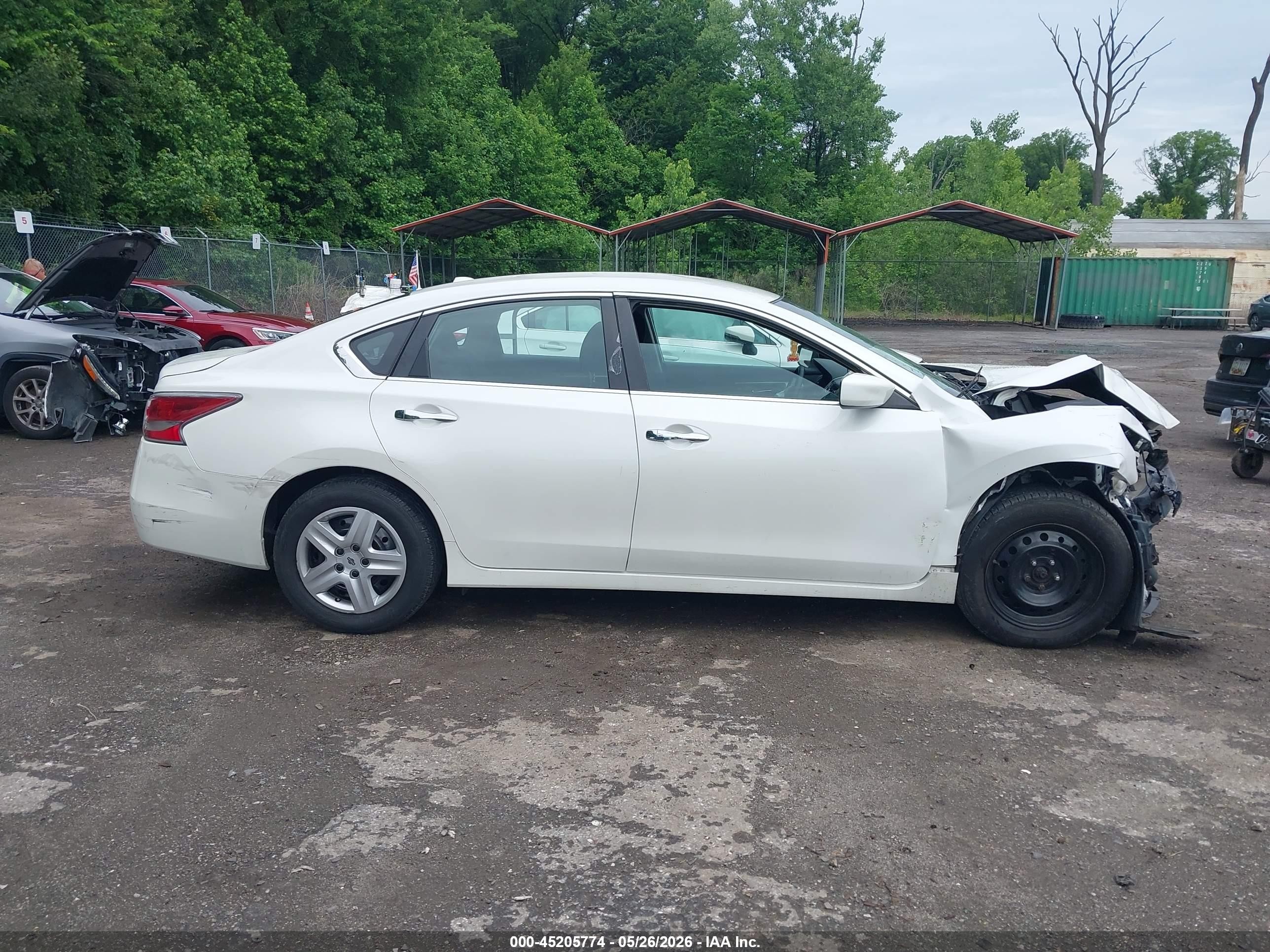2015 Nissan Altima 2.5/2.5 S/2.5 Sl/2.5 Sv White vin: 1N4AL3AP8FC181015