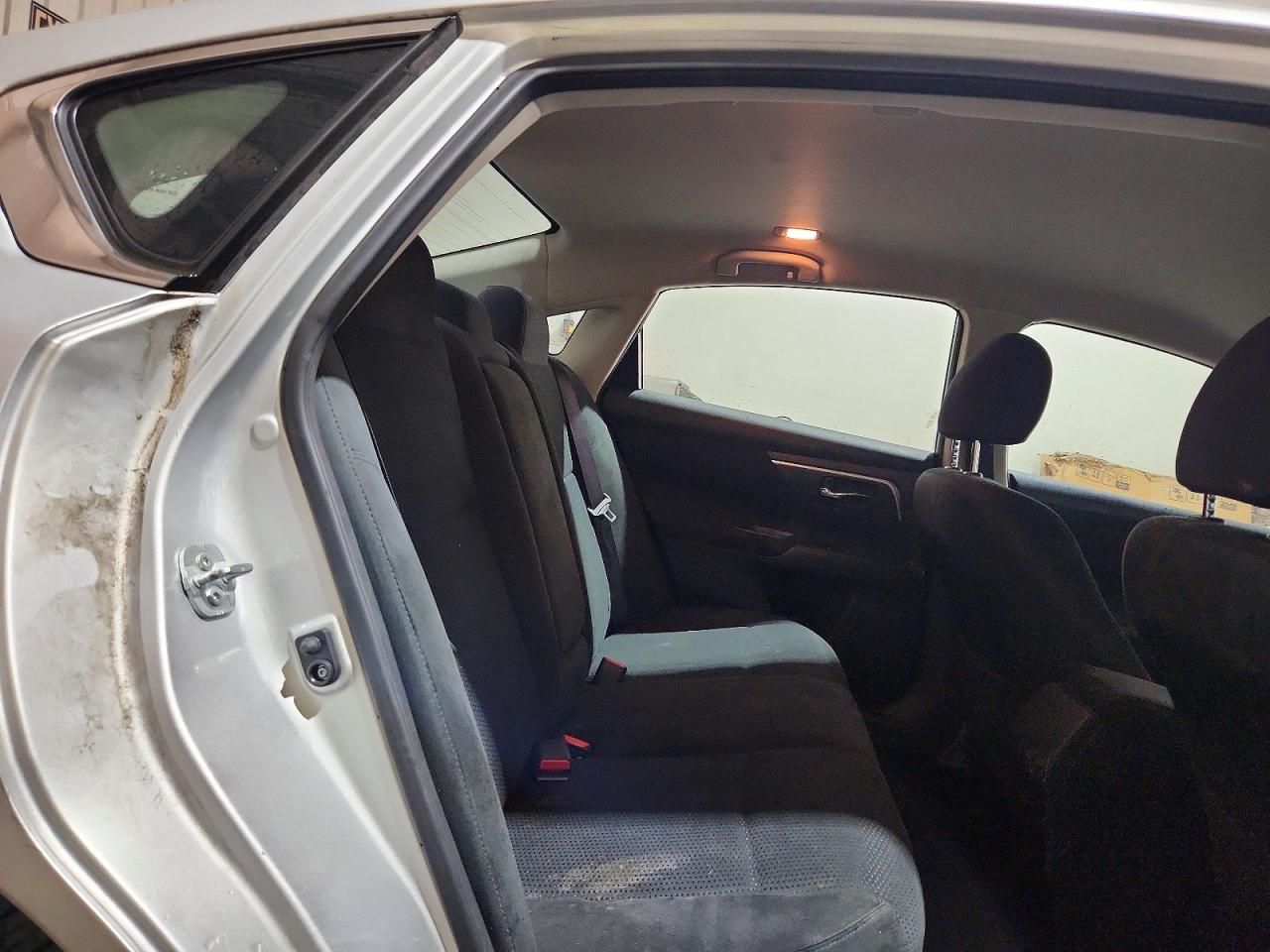 2015 Nissan Altima 2.5 Sv Silver vin: 1N4AL3AP8FC182956