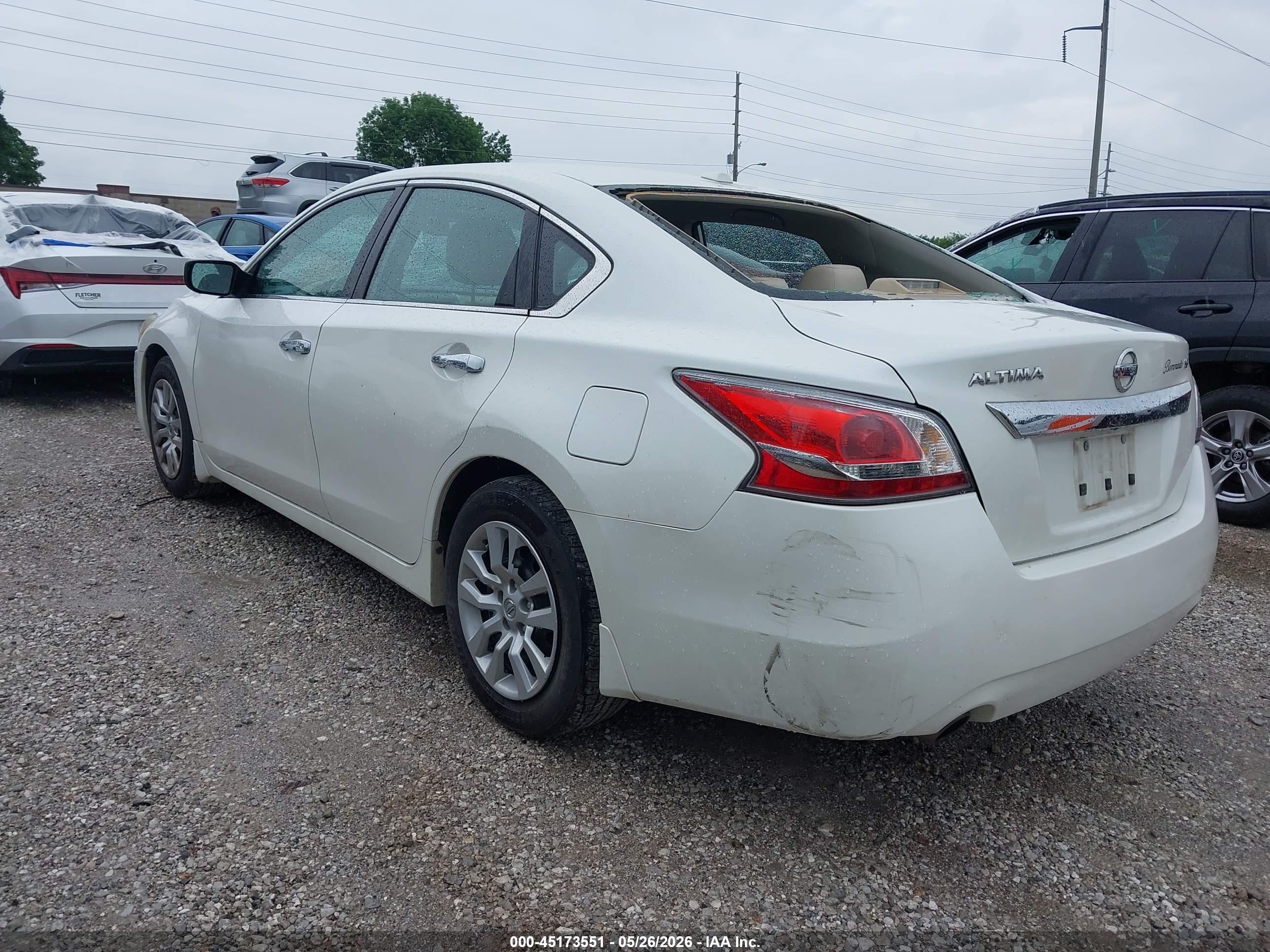 2015 Nissan Altima 2.5 S White vin: 1N4AL3AP8FC191415