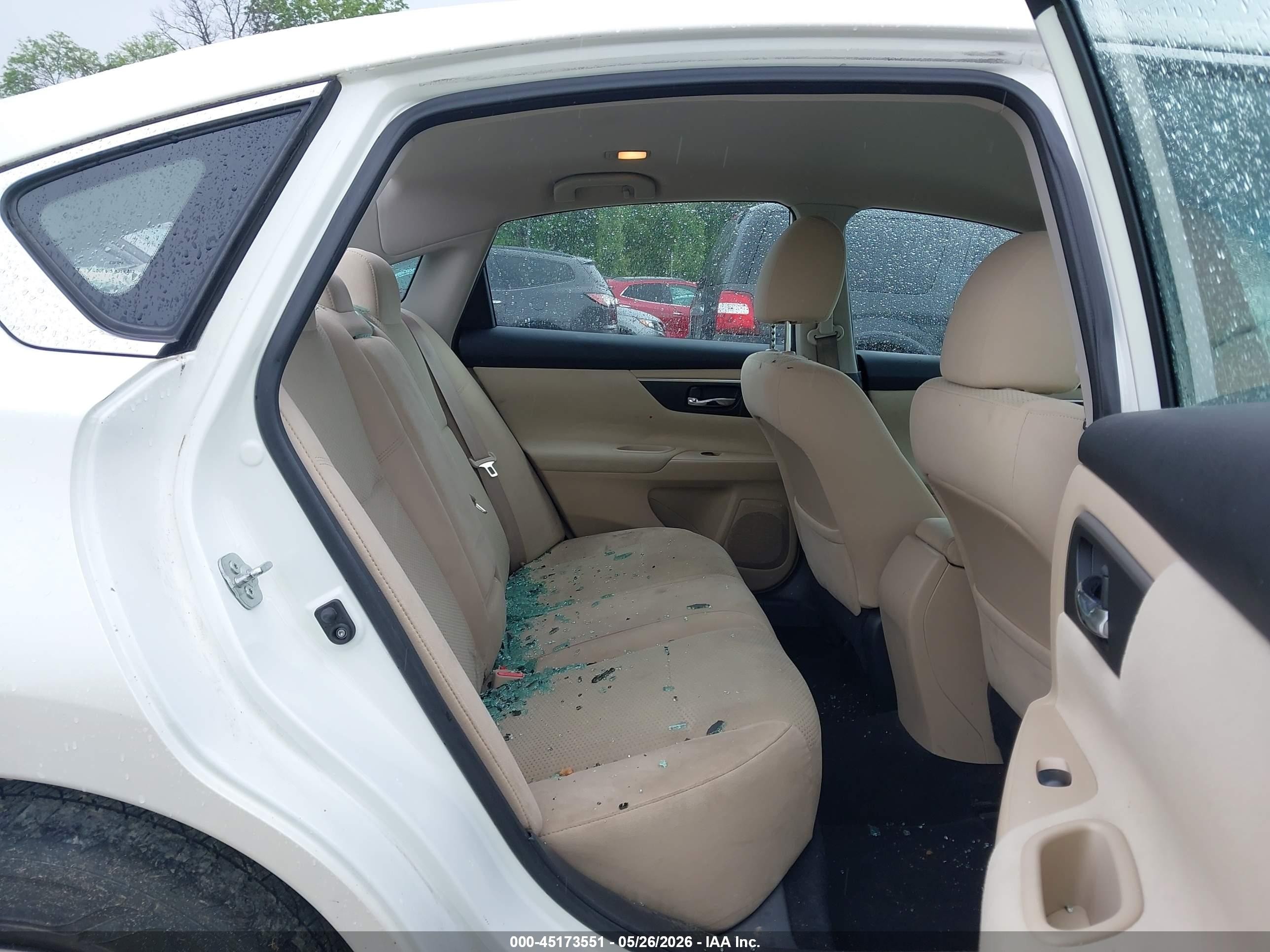 2015 Nissan Altima 2.5 S White vin: 1N4AL3AP8FC191415