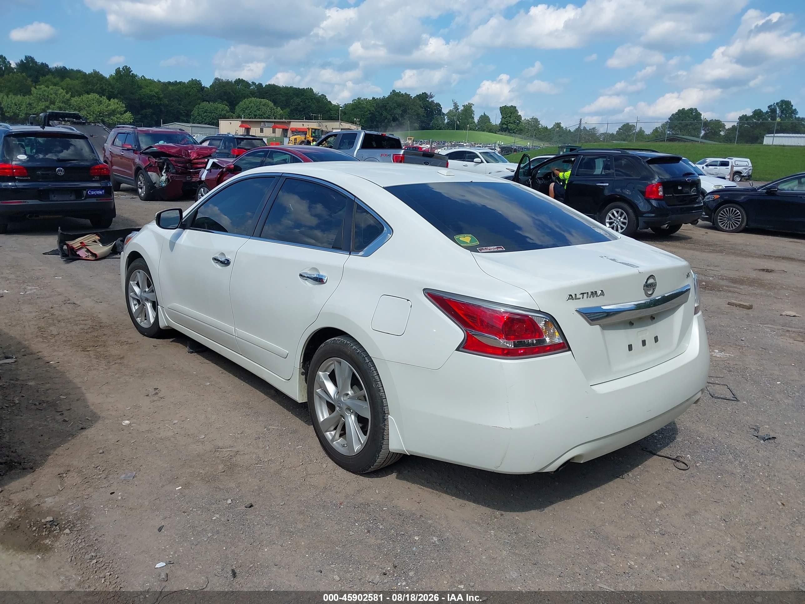 2015 Nissan Altima 2.5 Sv White vin: 1N4AL3AP8FC195383