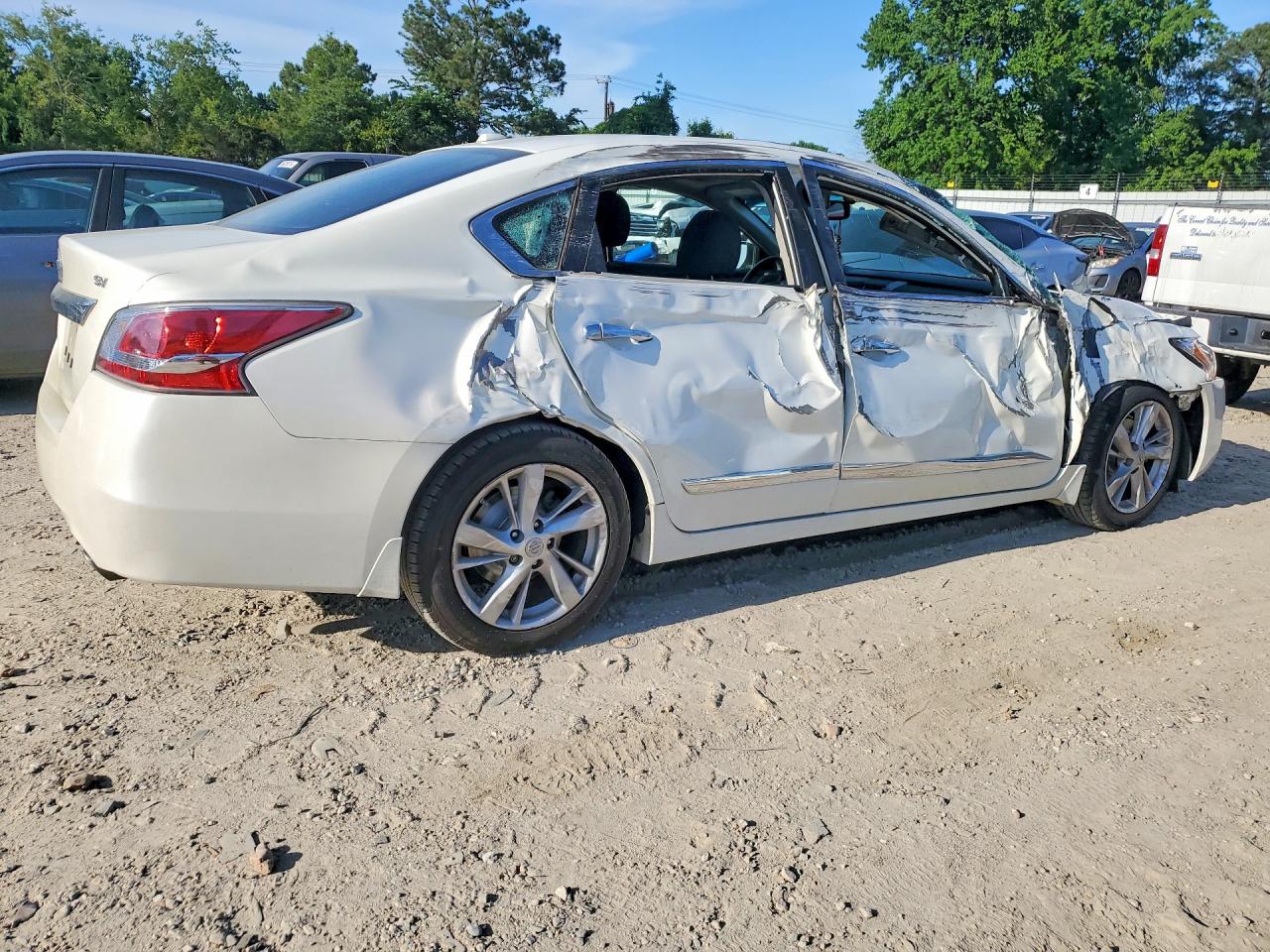 2015 Nissan Altima 2.5 Sv White vin: 1N4AL3AP8FC204874