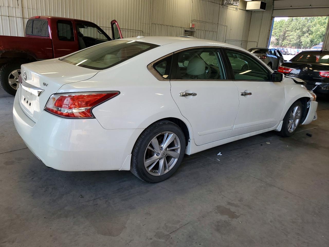 2015 Nissan Altima 2.5 Sv White vin: 1N4AL3AP8FC206852