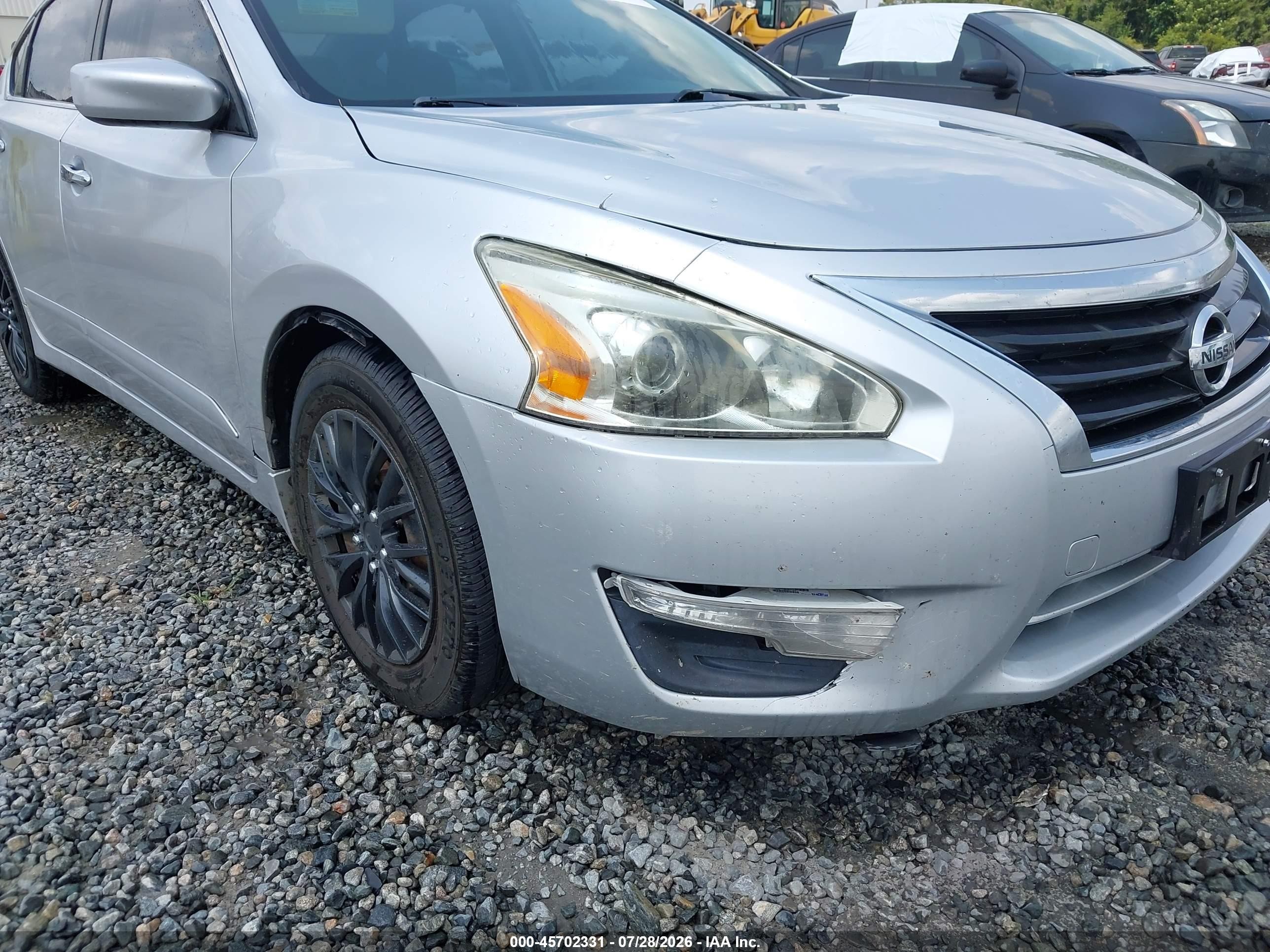 2015 Nissan Altima 2.5 S Silver vin: 1N4AL3AP8FC211758