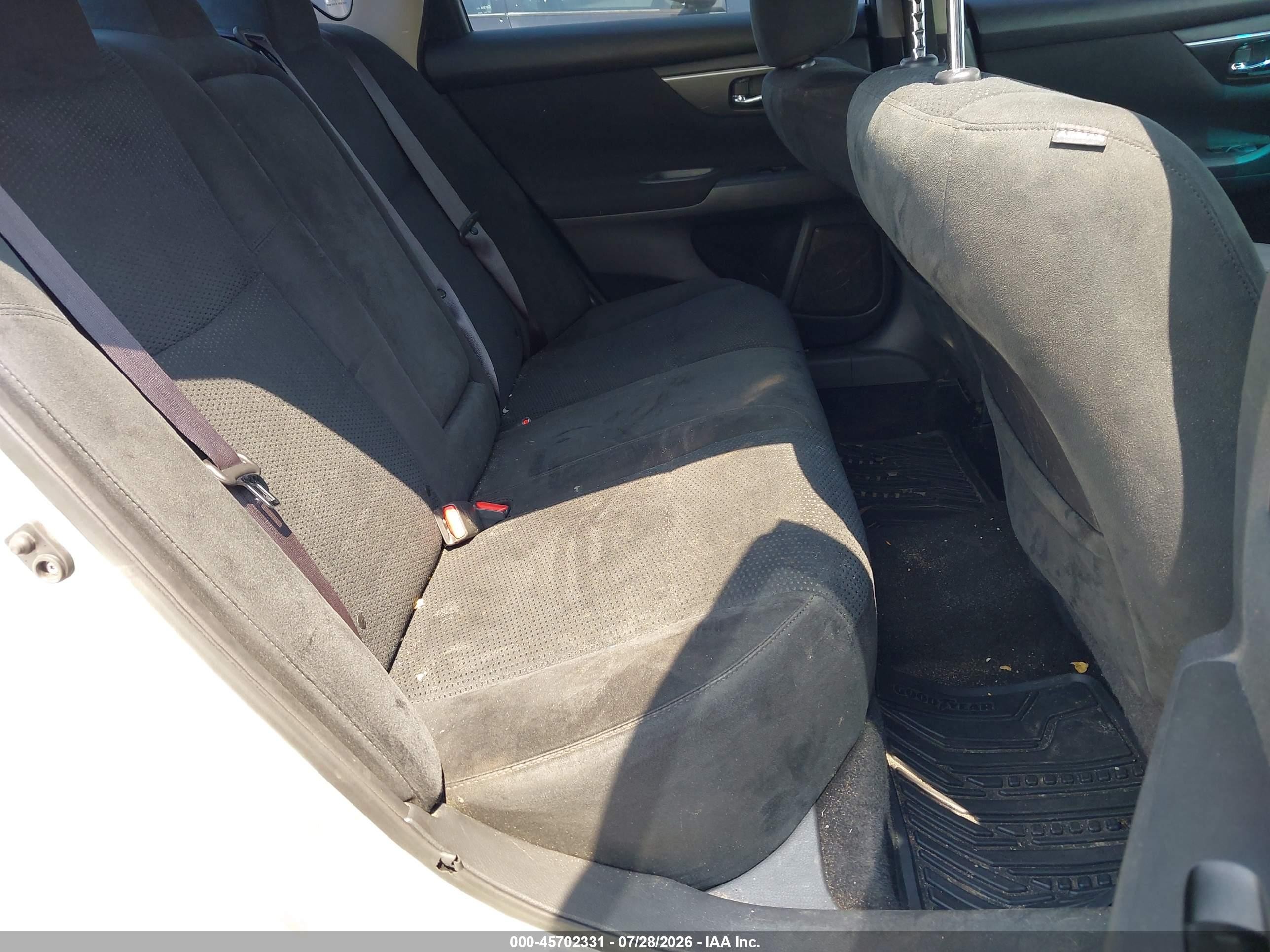 2015 Nissan Altima 2.5 S Silver vin: 1N4AL3AP8FC211758