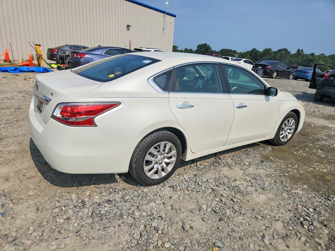 2015 Nissan Altima 2.5 S White vin: 1N4AL3AP8FC215003