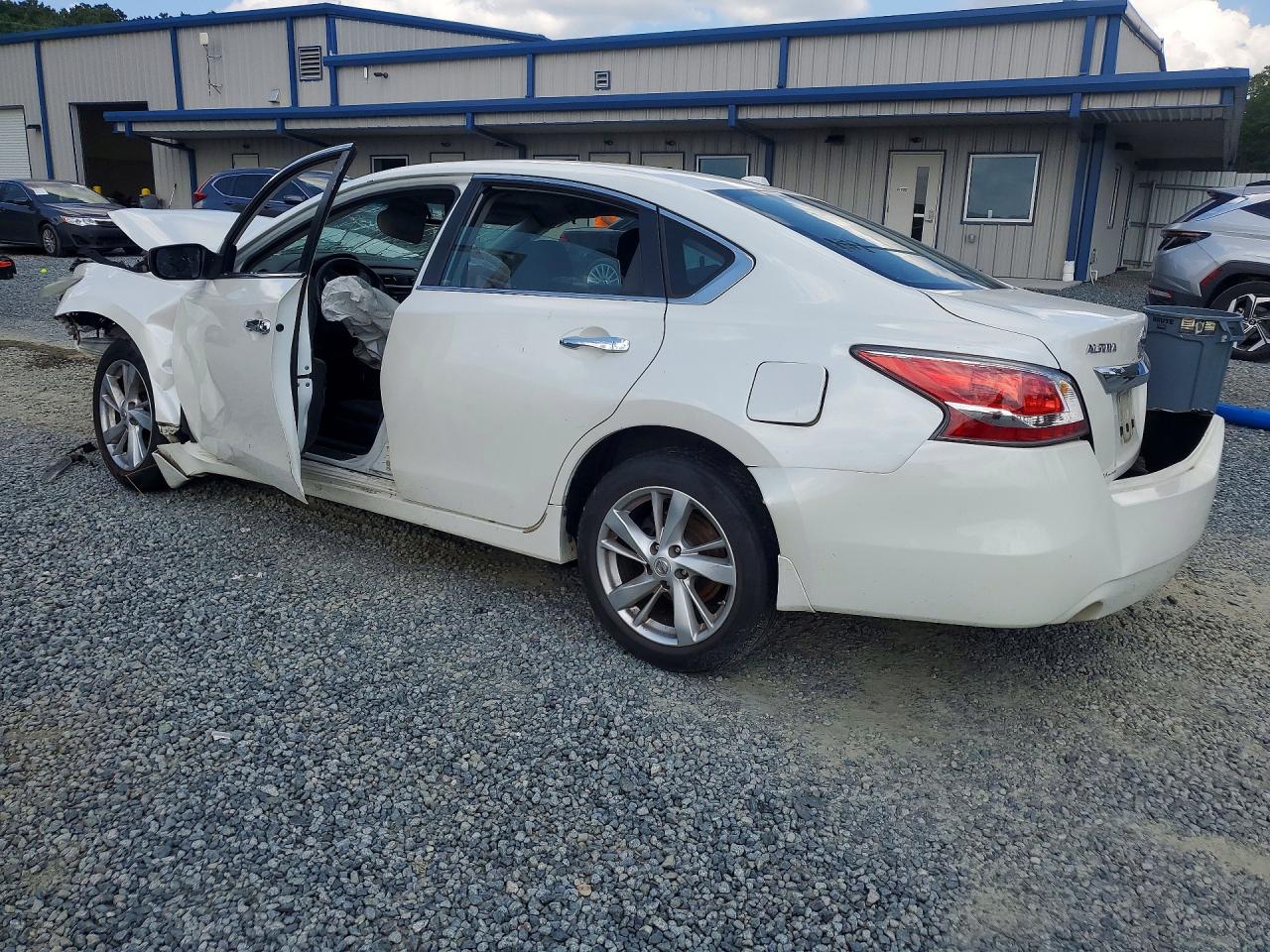 2015 Nissan Altima 2.5 Sv White vin: 1N4AL3AP8FC259227