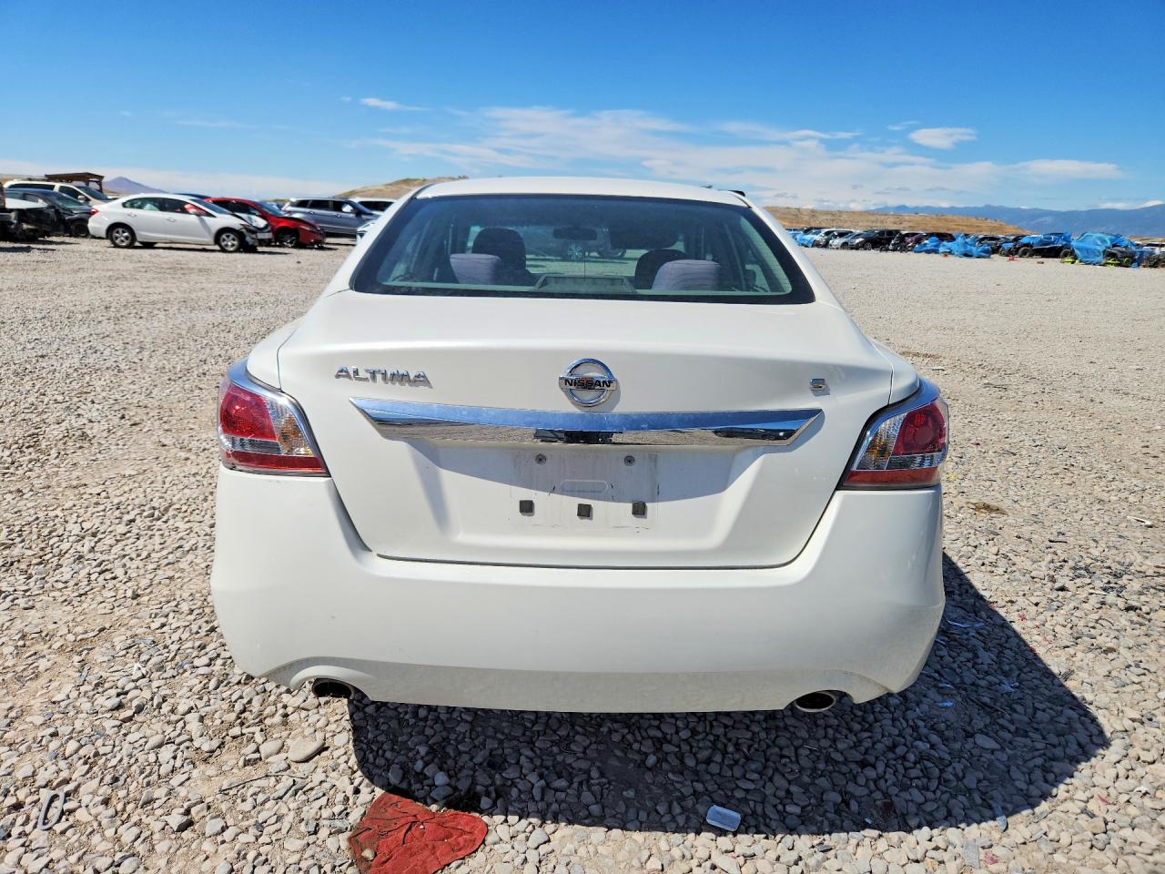 2015 Nissan Altima 2.5 S White vin: 1N4AL3AP8FC265402