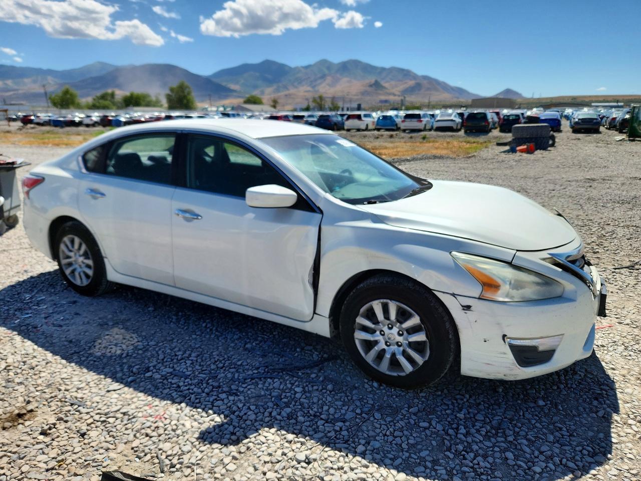 2015 Nissan Altima 2.5 S White vin: 1N4AL3AP8FC265402