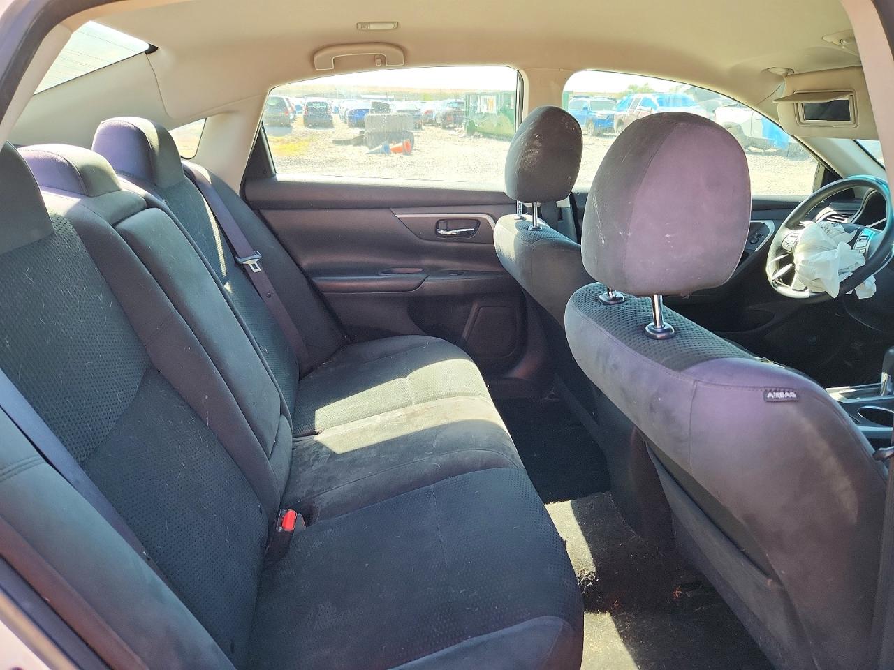 2015 Nissan Altima 2.5 S White vin: 1N4AL3AP8FC265402