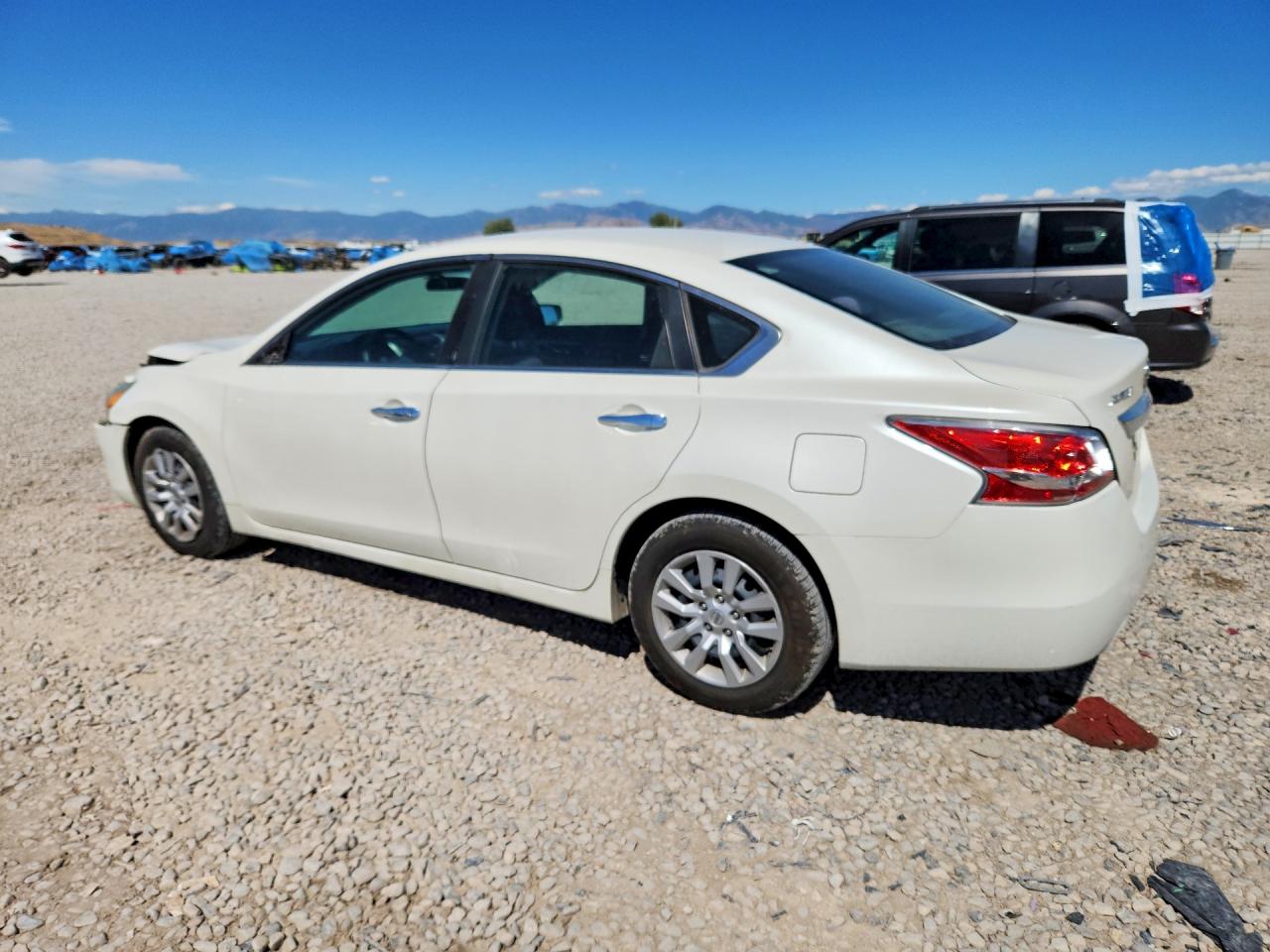 2015 Nissan Altima 2.5 S White vin: 1N4AL3AP8FC265402
